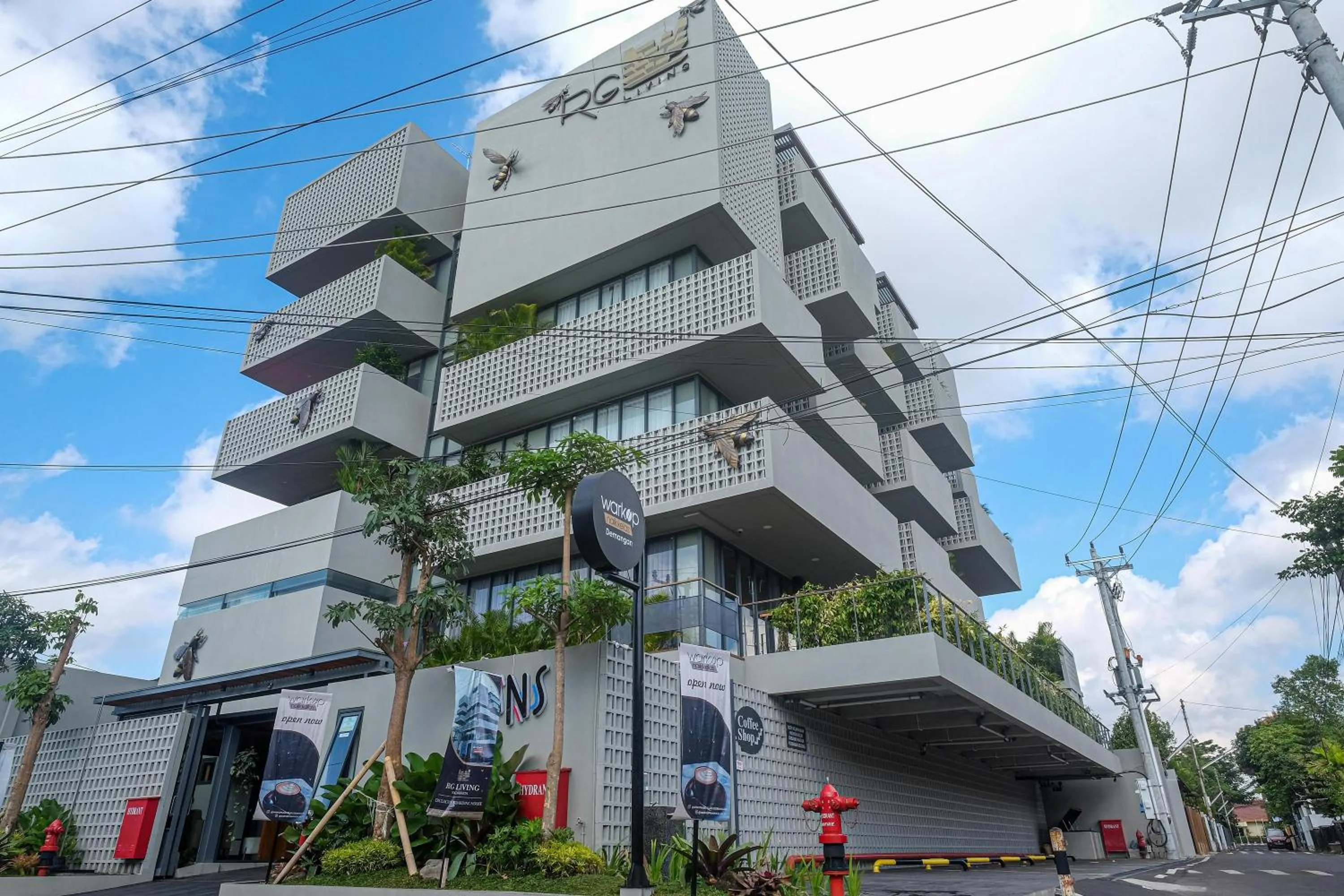 Property building in Sans Hotel RG Living Jogja by RedDoorz