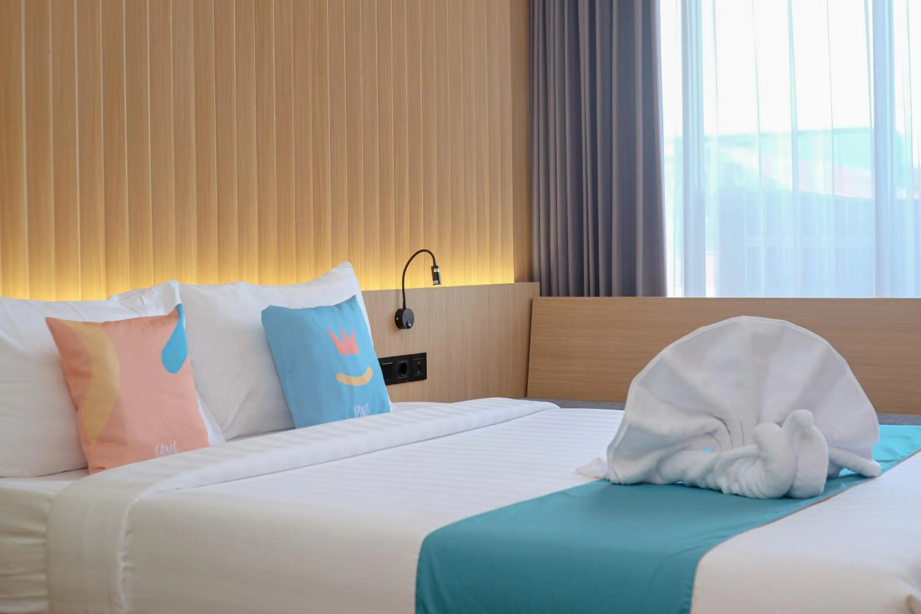 Bed in Sans Hotel RG Living Jogja by RedDoorz