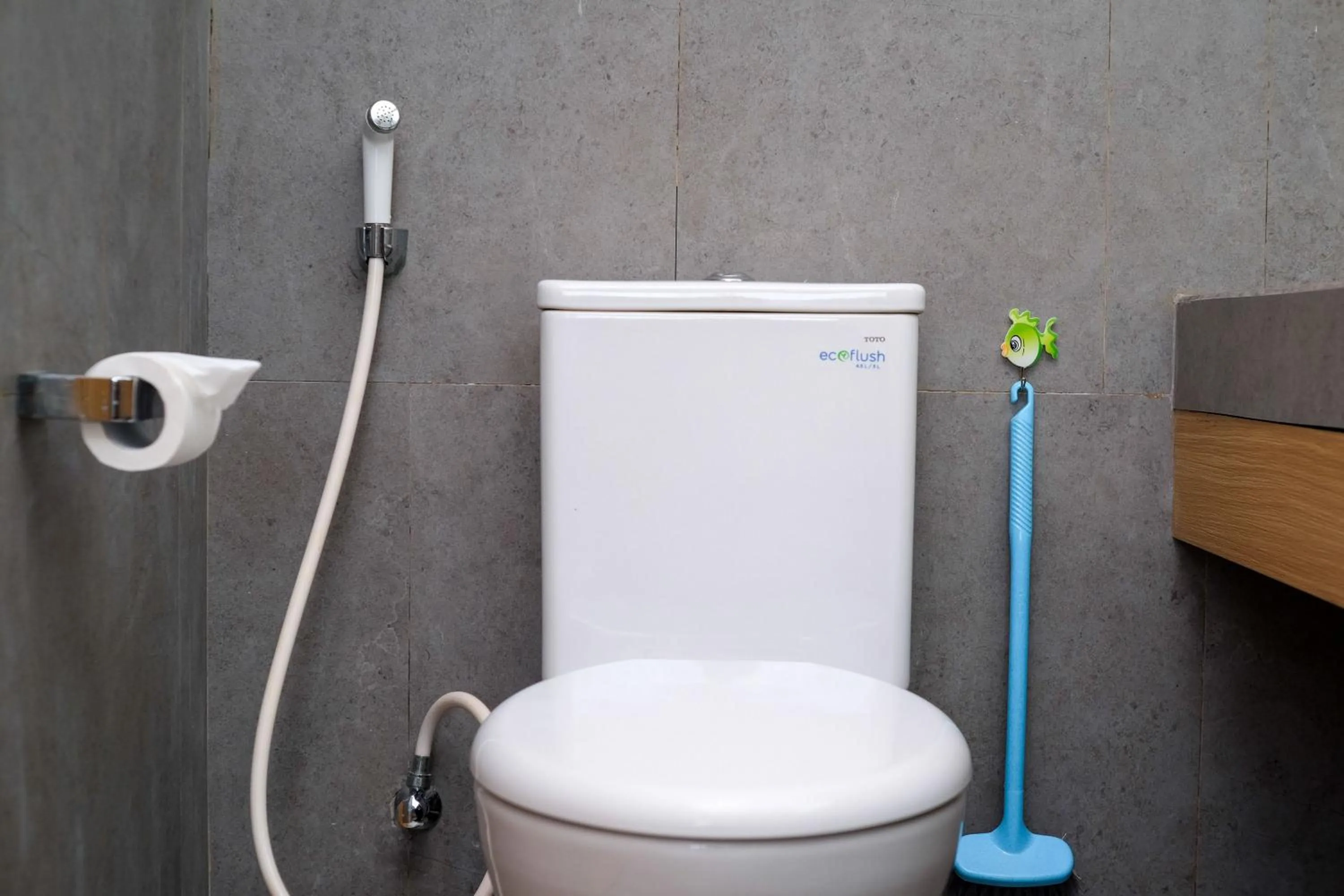 Bathroom in Sans Hotel RG Living Jogja by RedDoorz