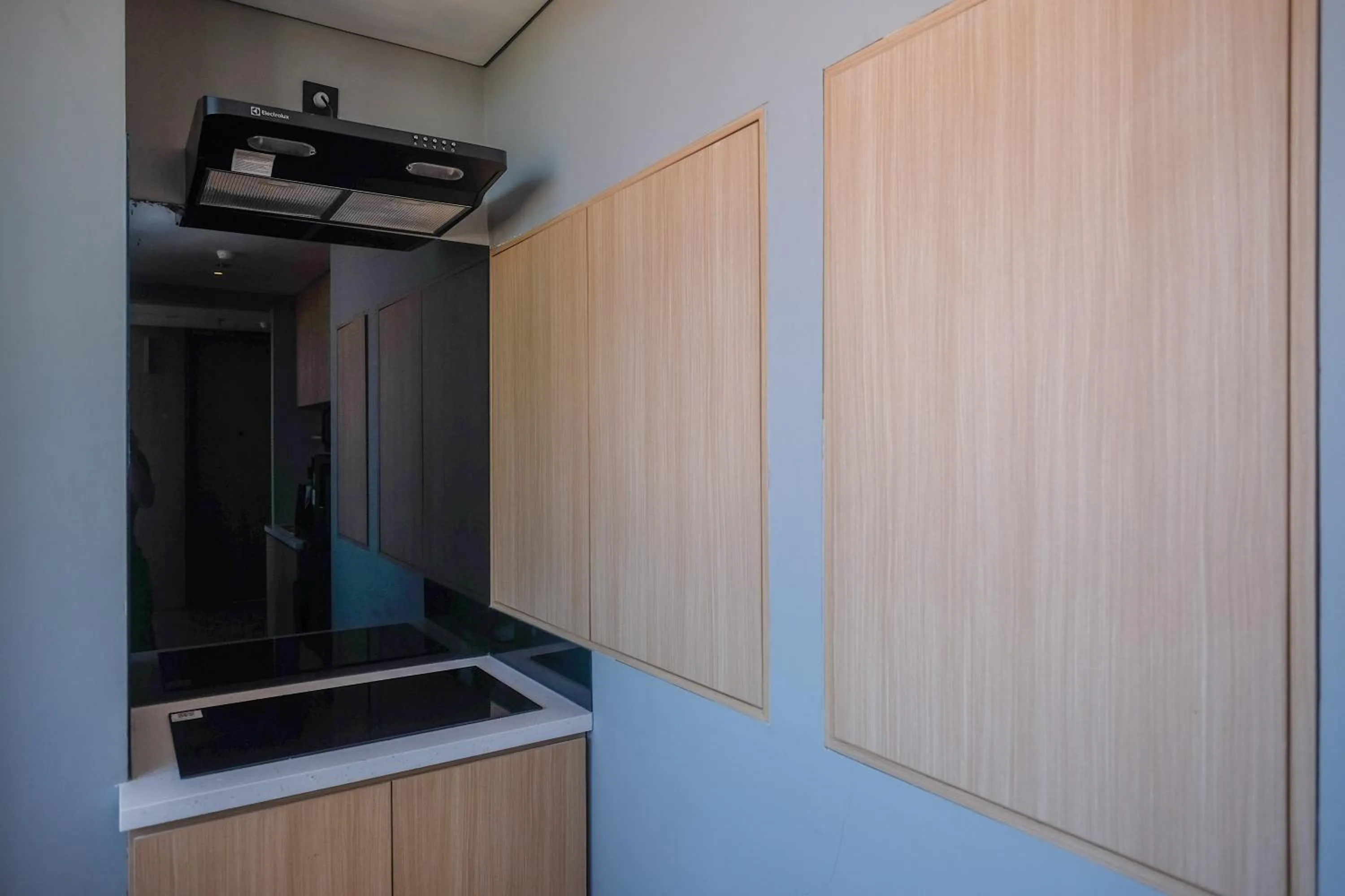 Kitchen or kitchenette in Sans Hotel RG Living Jogja by RedDoorz