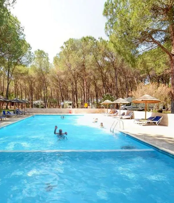 Swimming pool in Spinnaker