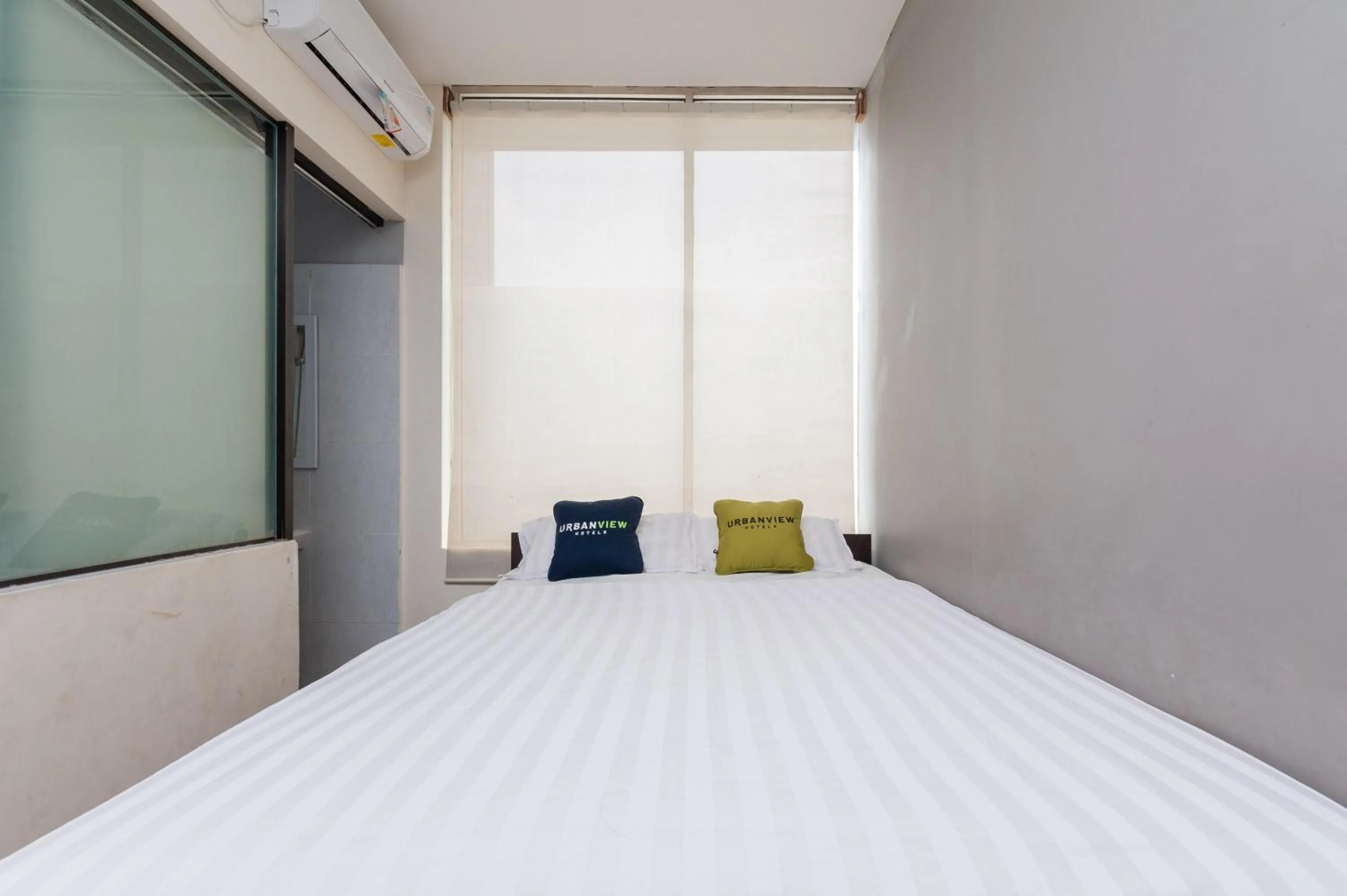 Bed in Urbanview Hotel Ellegan Residence Alam Sutera Serpong