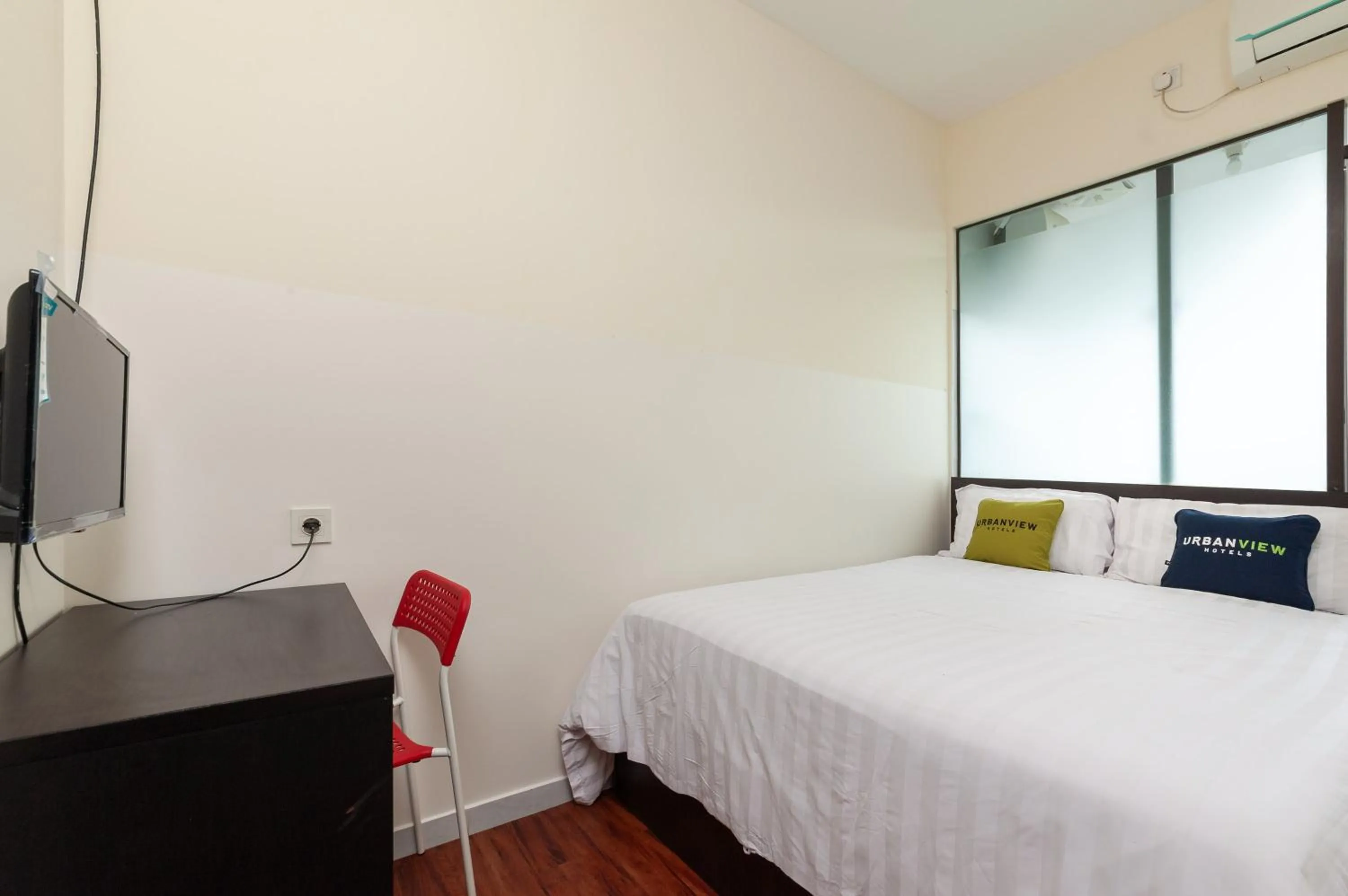 Bed in Urbanview Hotel Ellegan Residence Alam Sutera Serpong