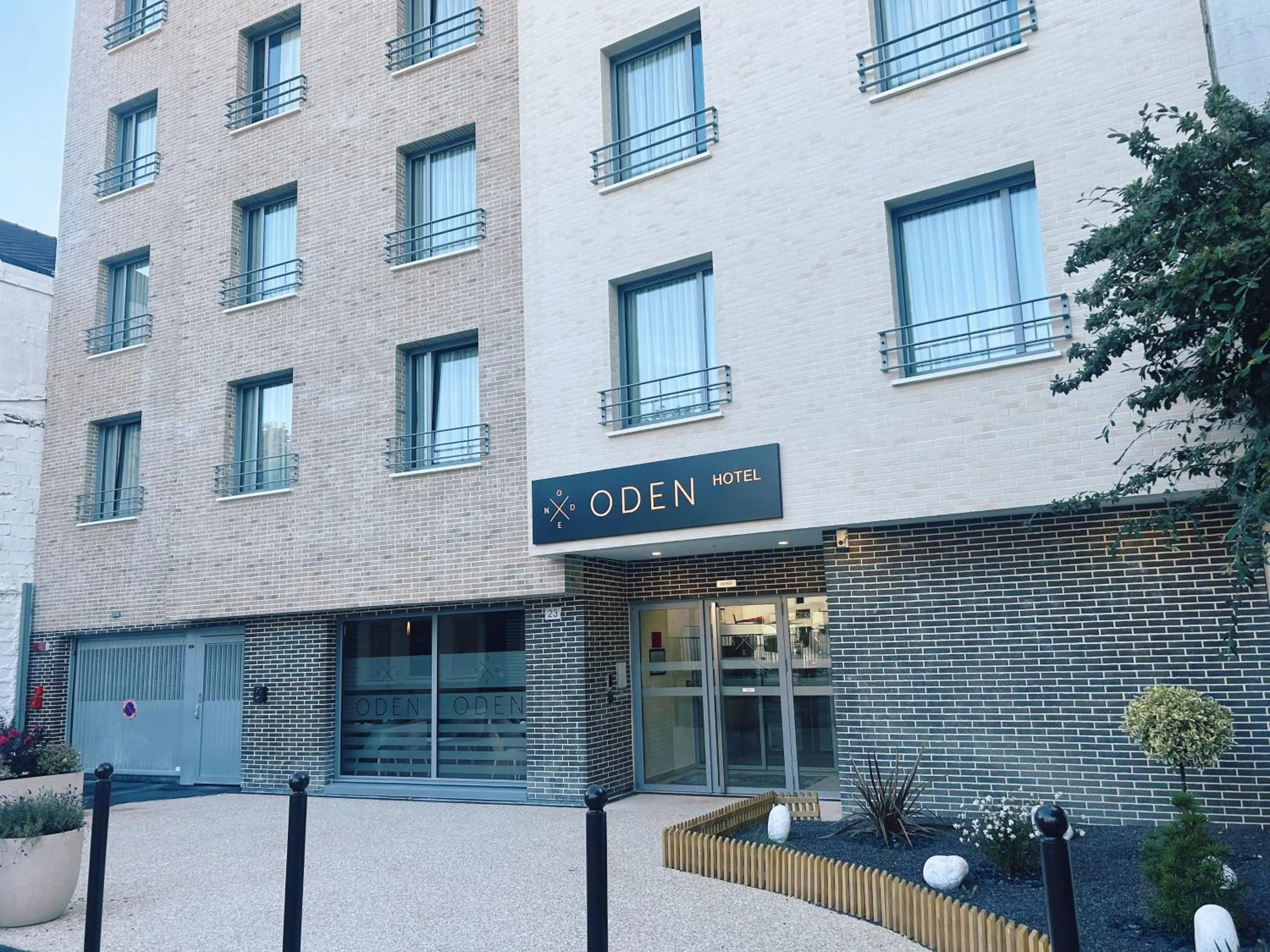 Property building in Hôtel Oden Paris Ivry