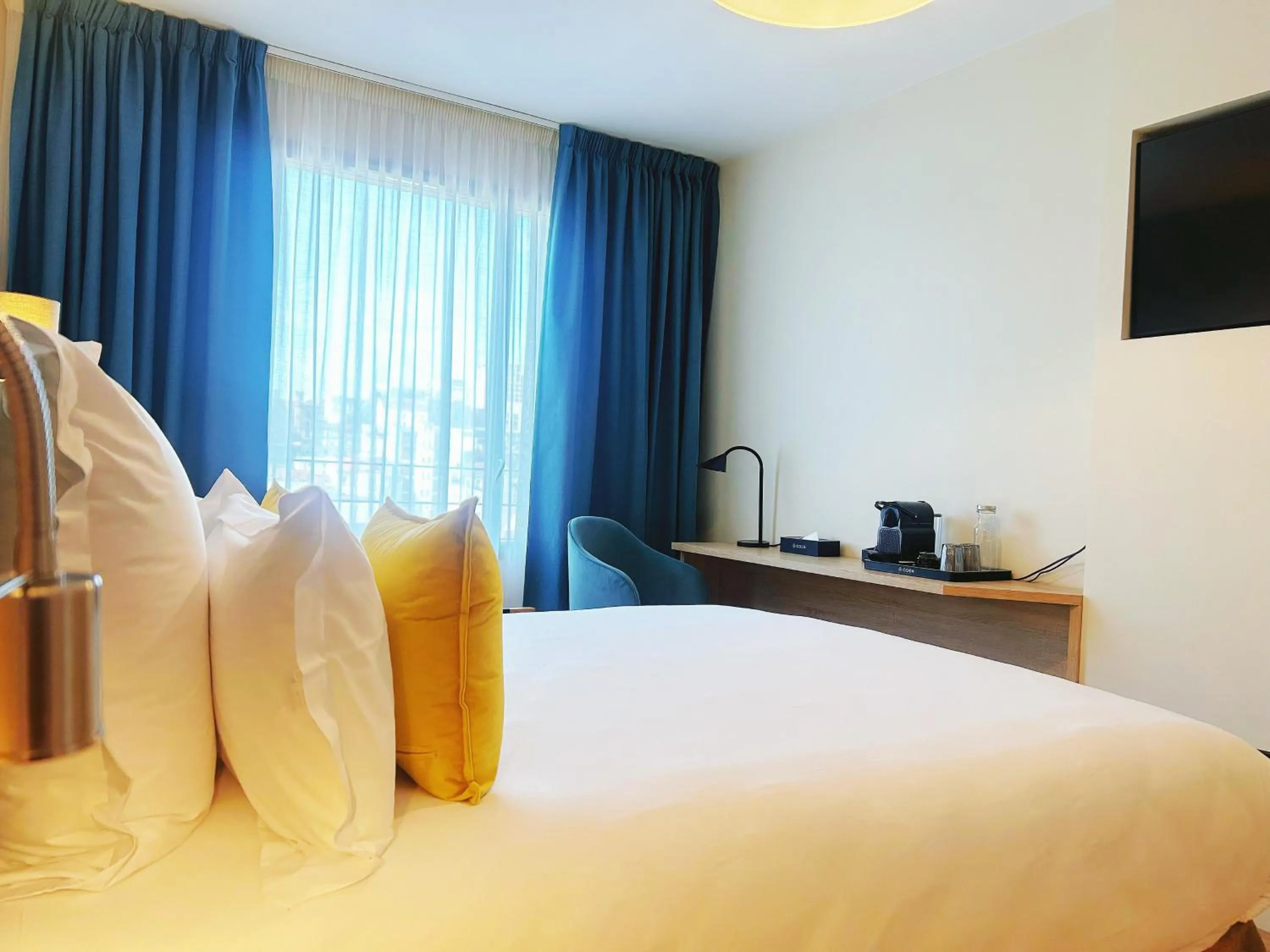 Coffee/tea facilities, Bed in Hôtel Oden Paris Ivry