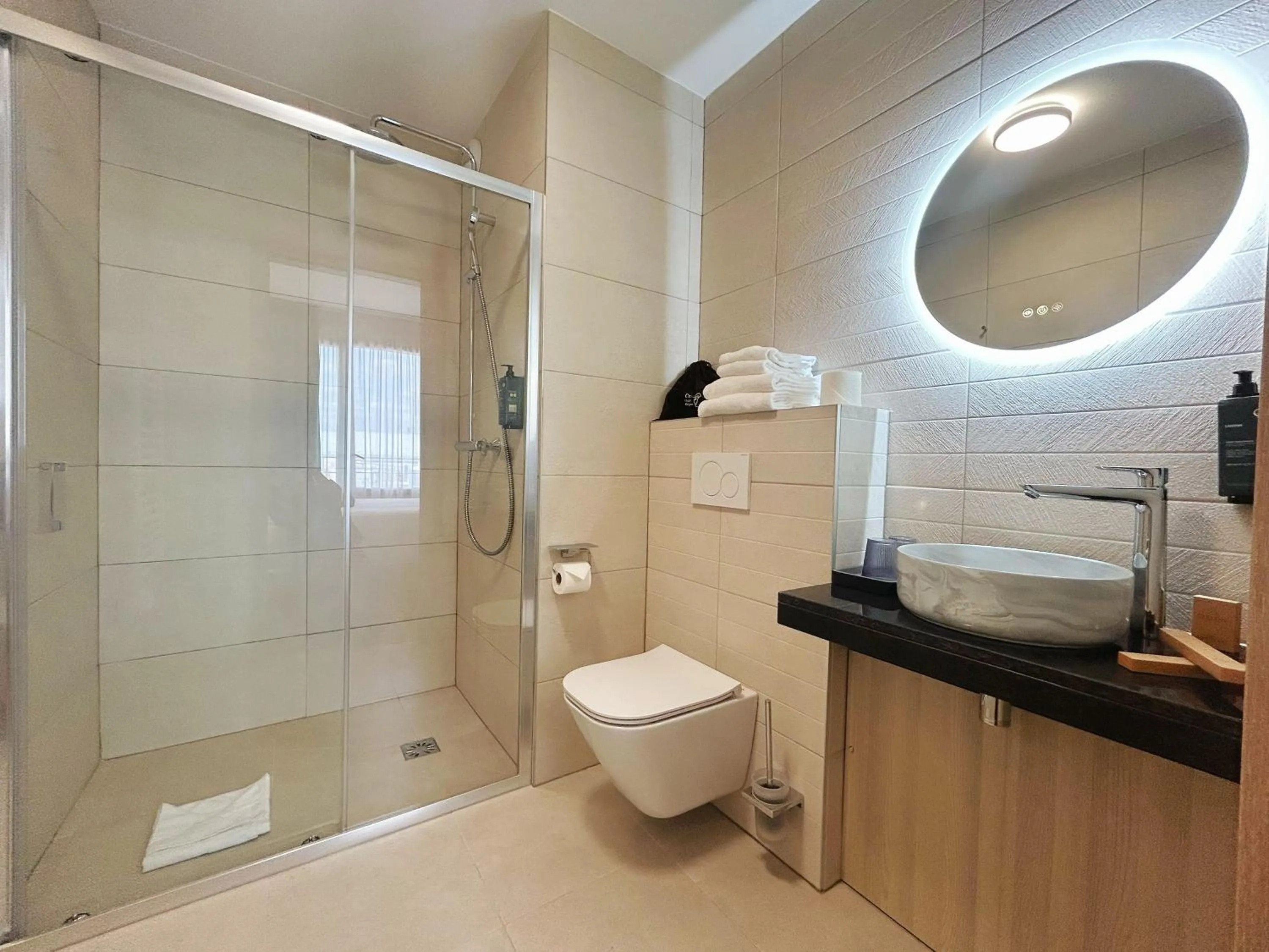 Bathroom in Hôtel Oden Paris Ivry