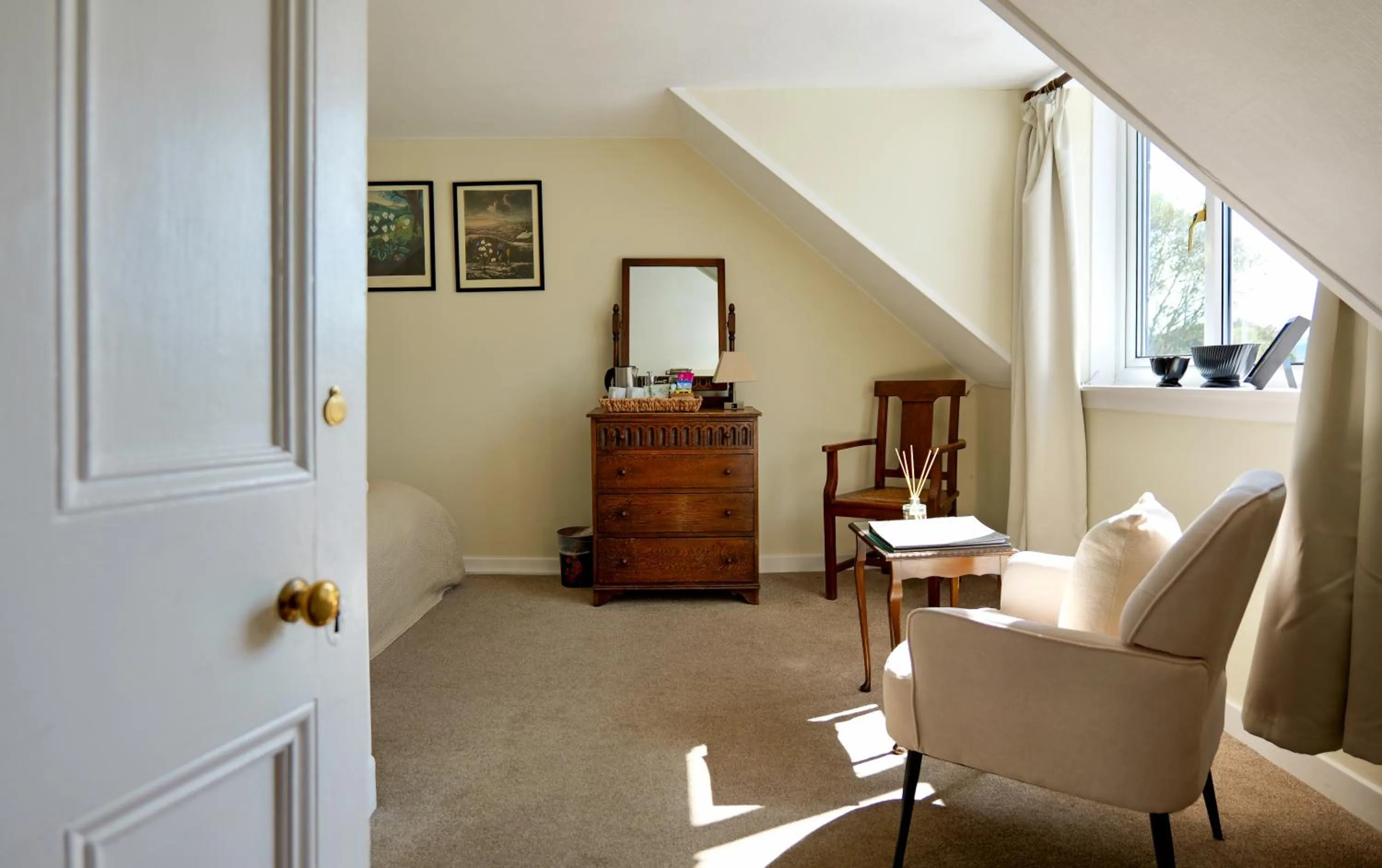 Photo of the whole room in The Bellachroy