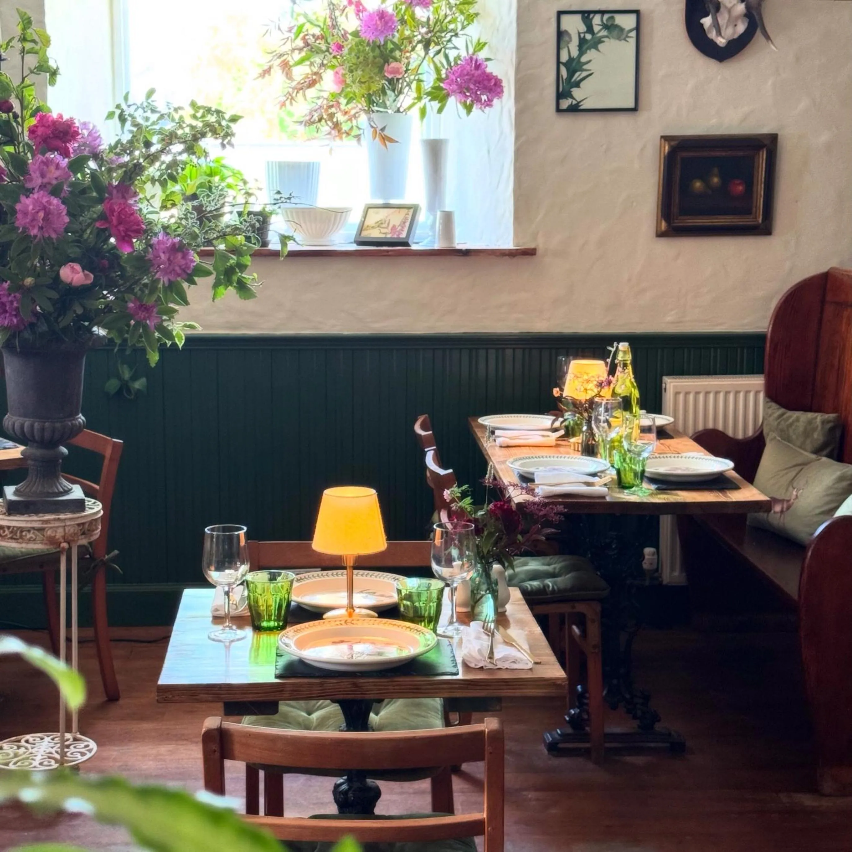 Restaurant/places to eat in The Bellachroy