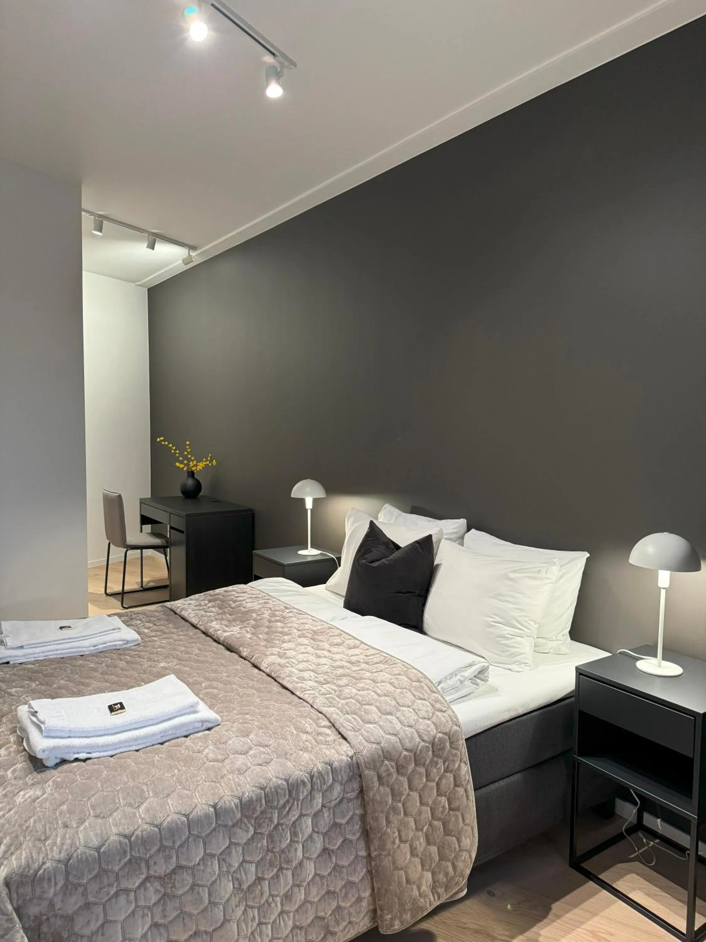 Bedroom, Bed in TotalApartments Vervet Gjøa