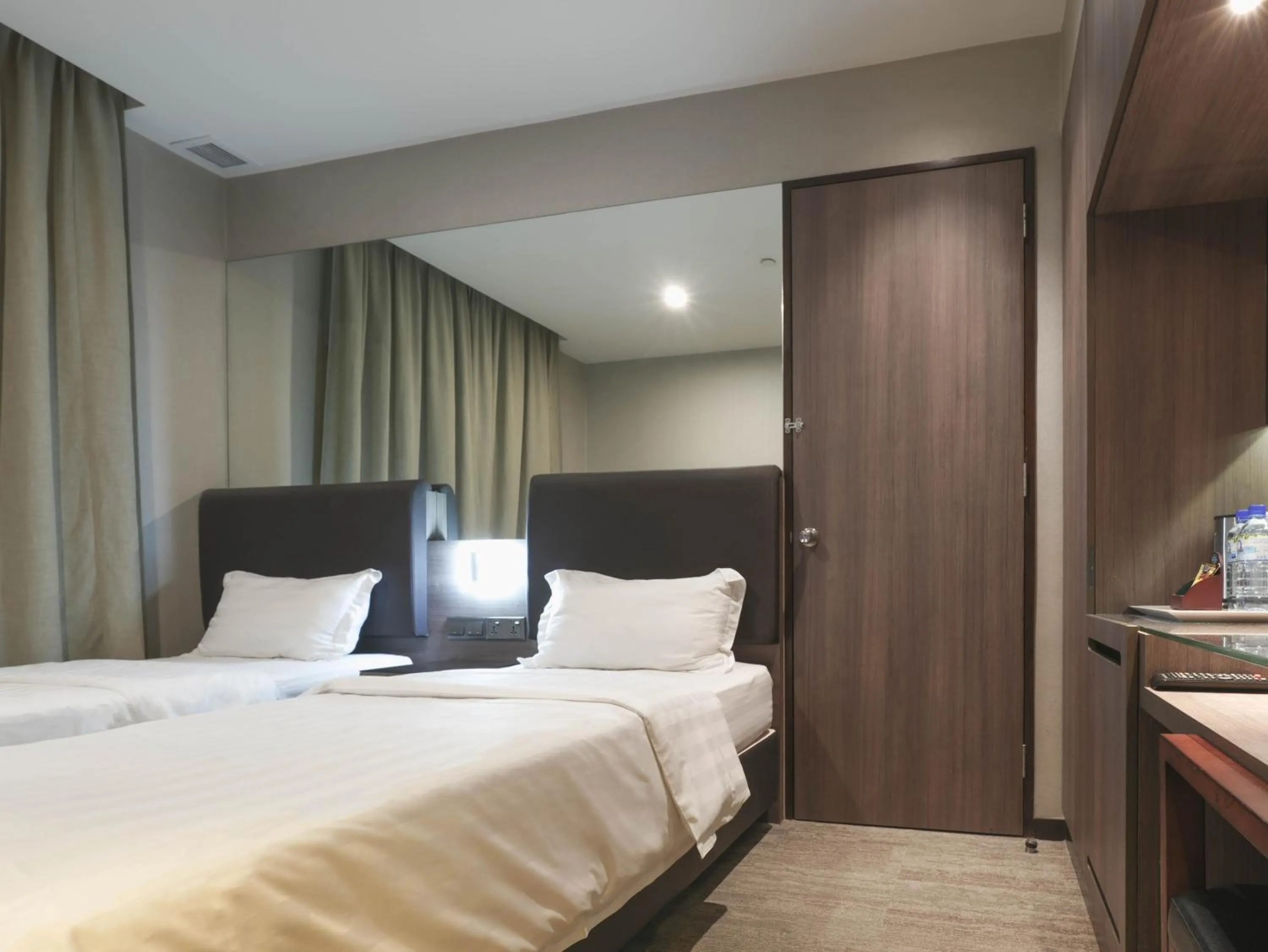 Bed in Amrise Hotel Kitchener