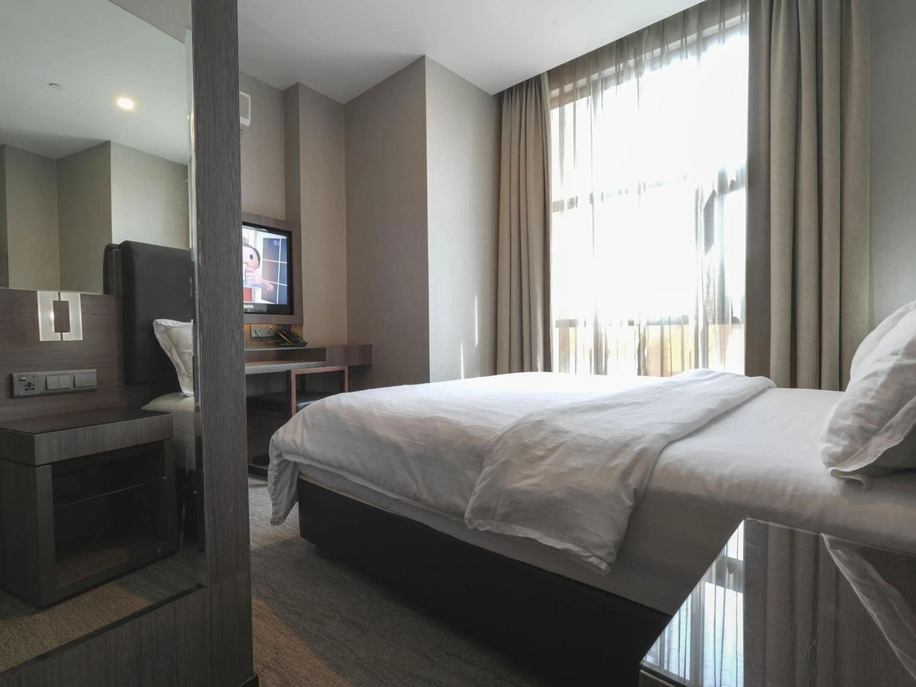 Bed in Amrise Hotel Kitchener