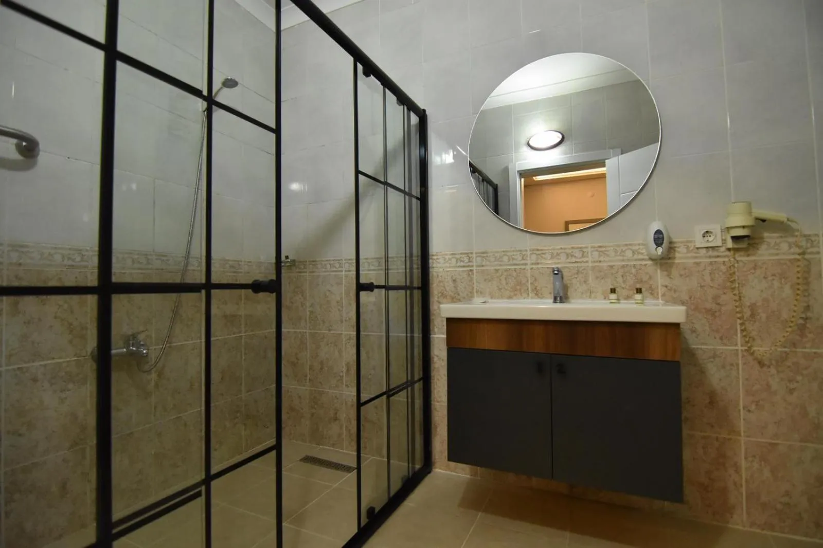 Shower in Vira Suite Hotel