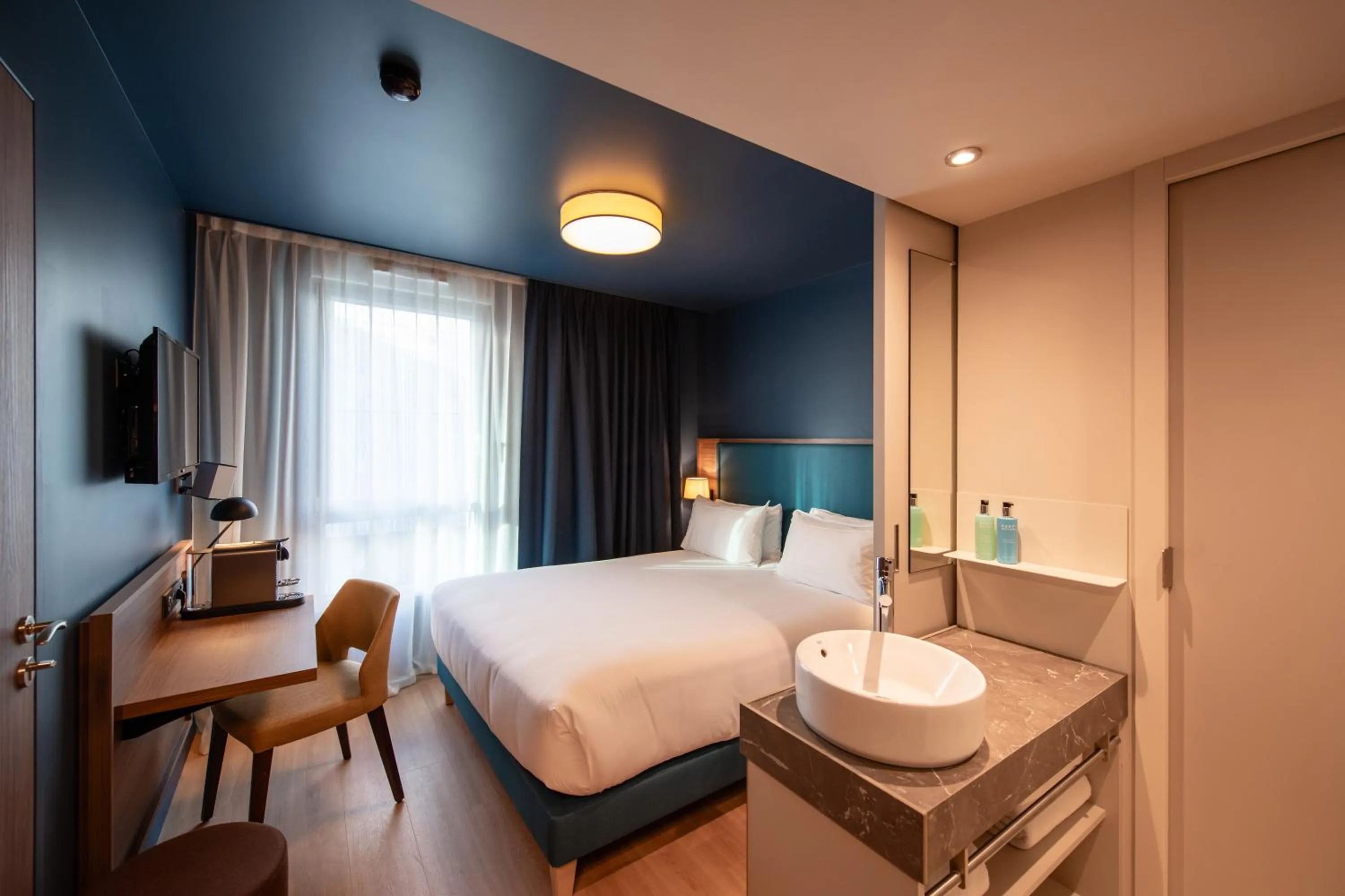 Bed in Hôtel de la Cité