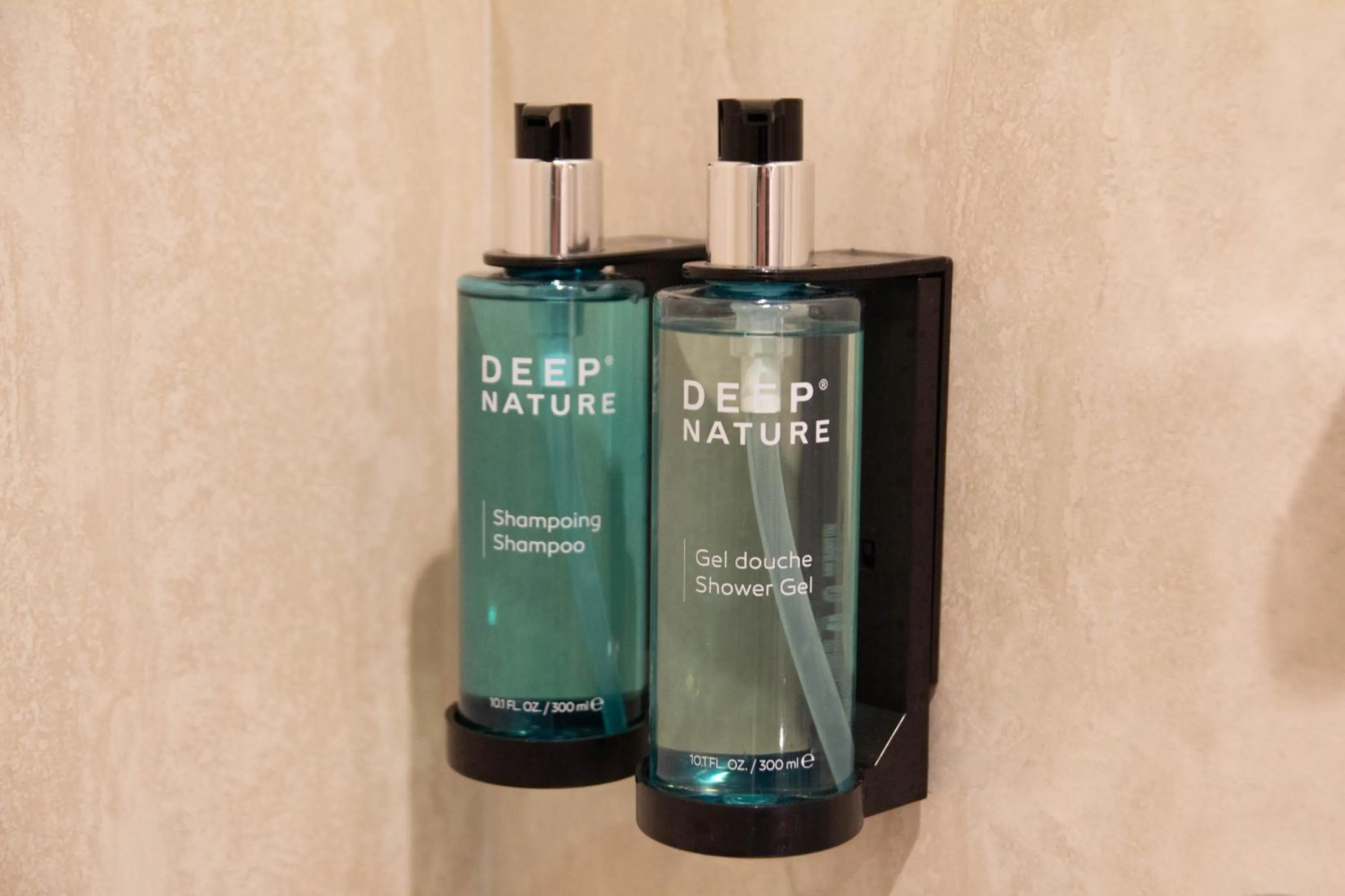 Shower in Hôtel de la Cité