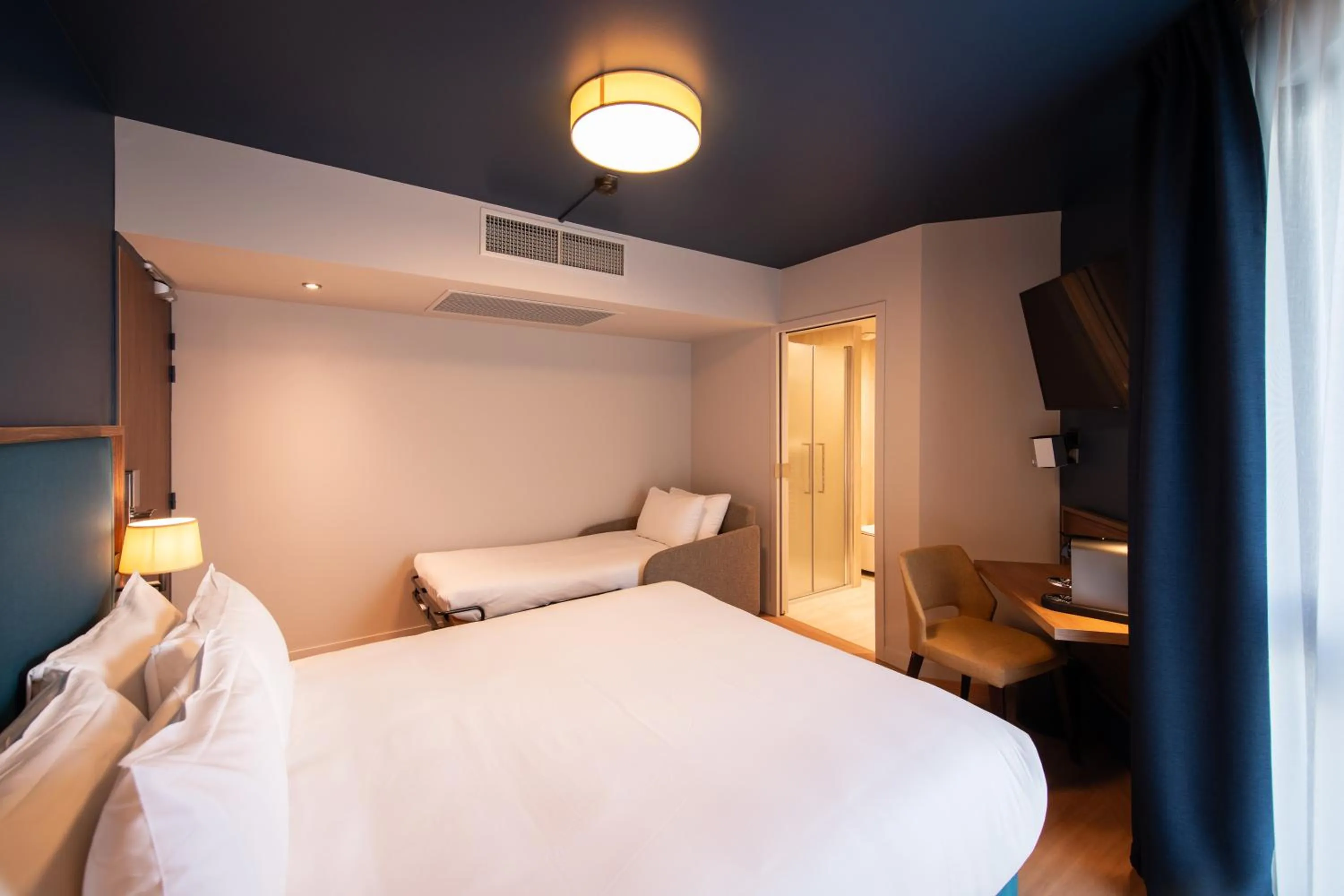 Bed in Hôtel de la Cité