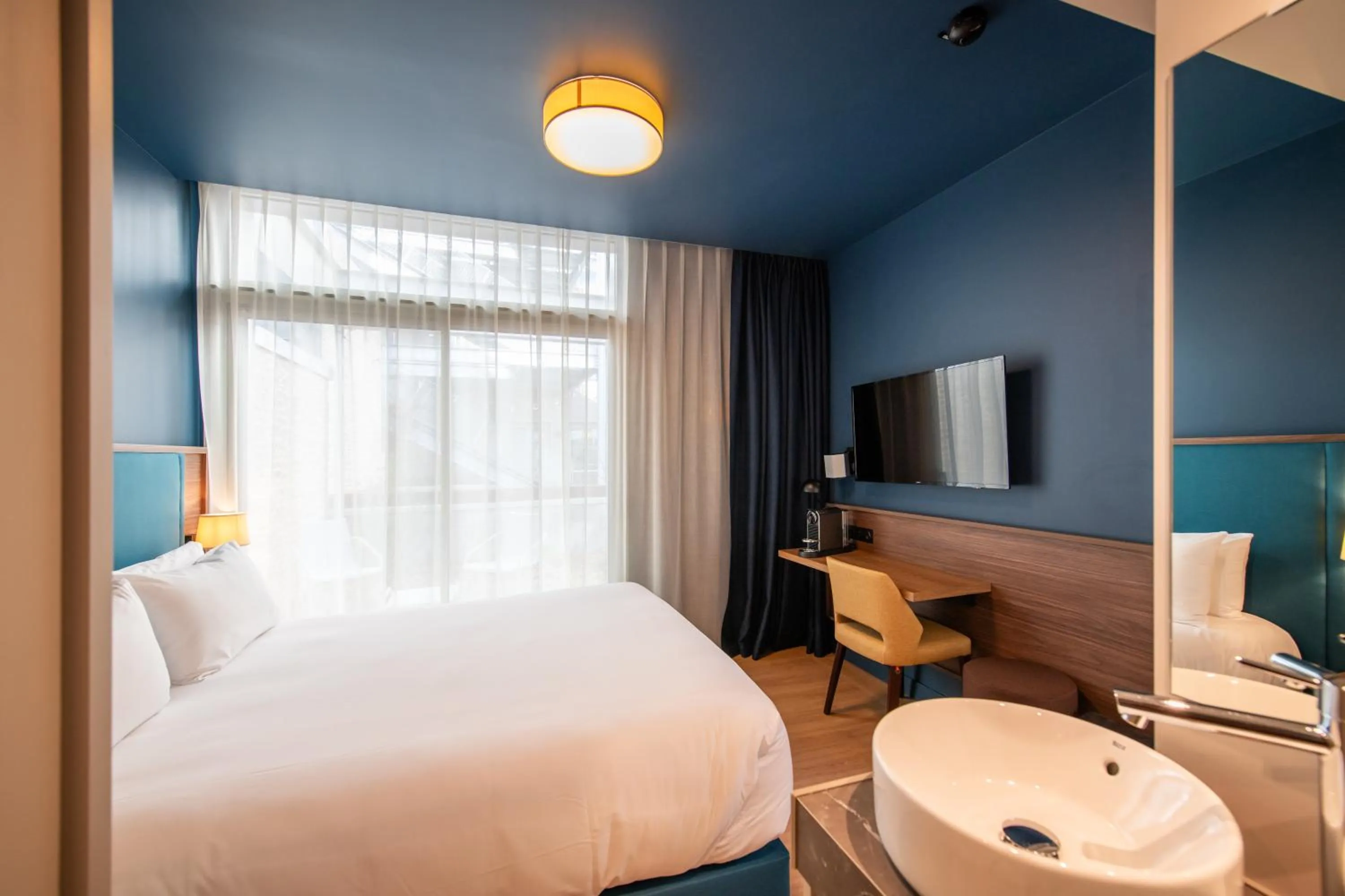 Bed in Hôtel de la Cité