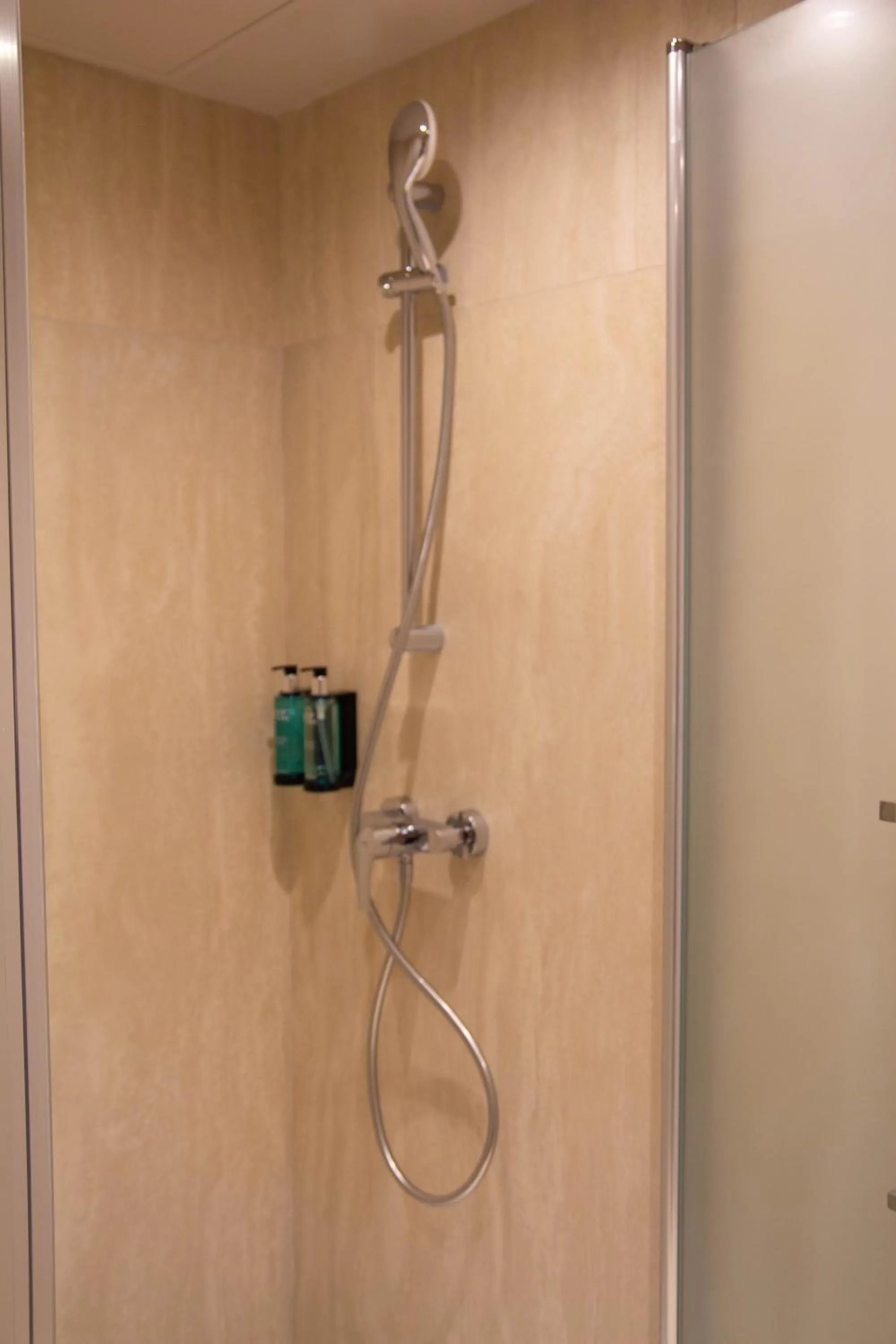 Shower in Hôtel de la Cité