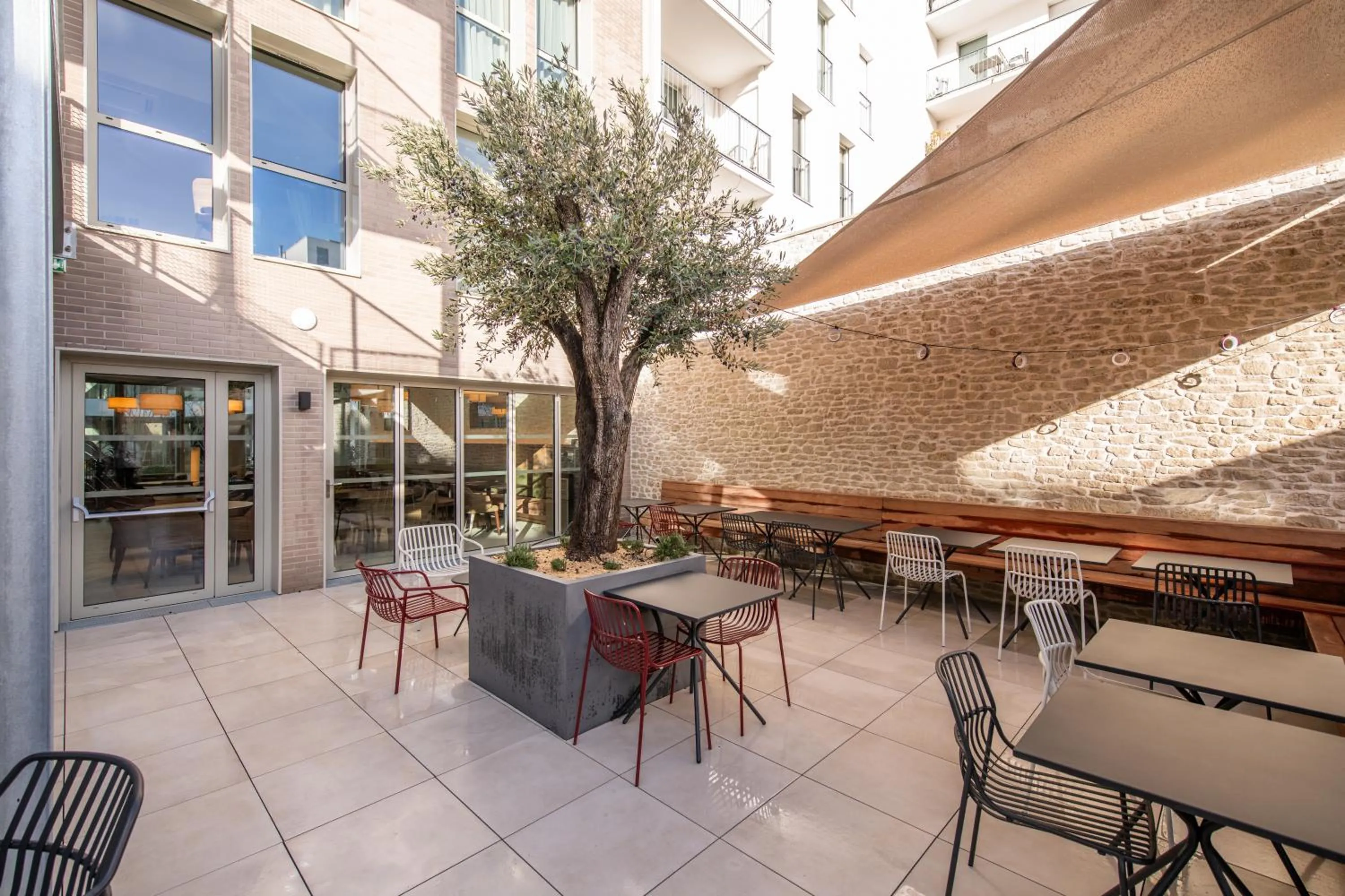 Patio in Hôtel de la Cité