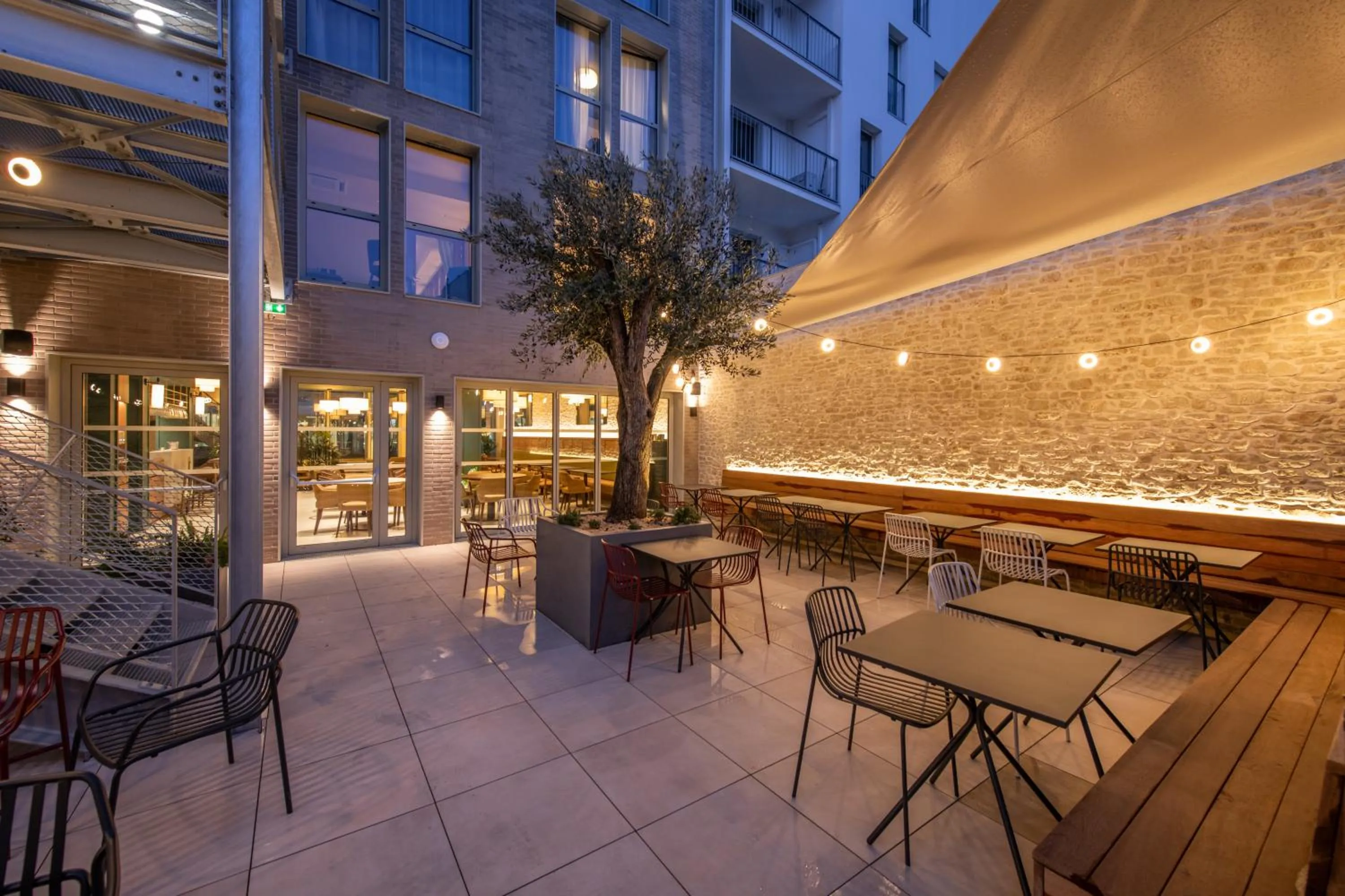 Patio in Hôtel de la Cité