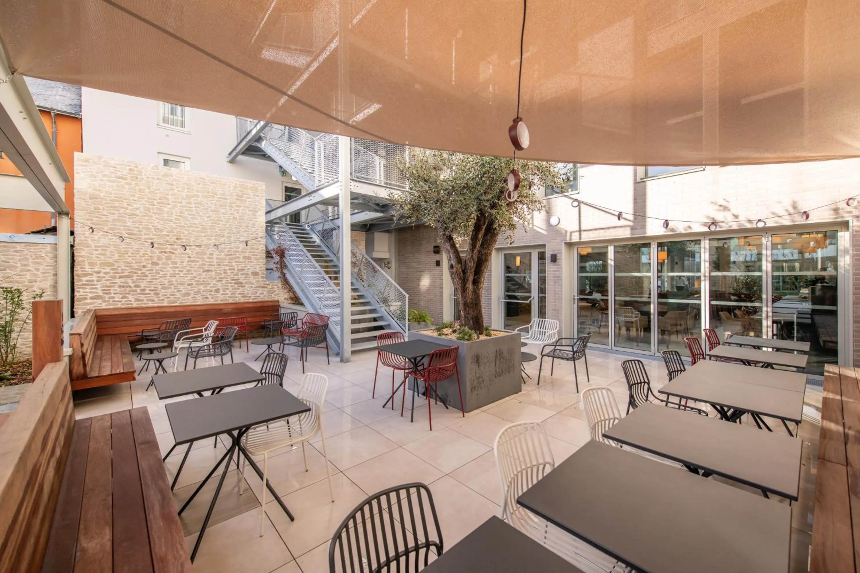 Patio in Hôtel de la Cité