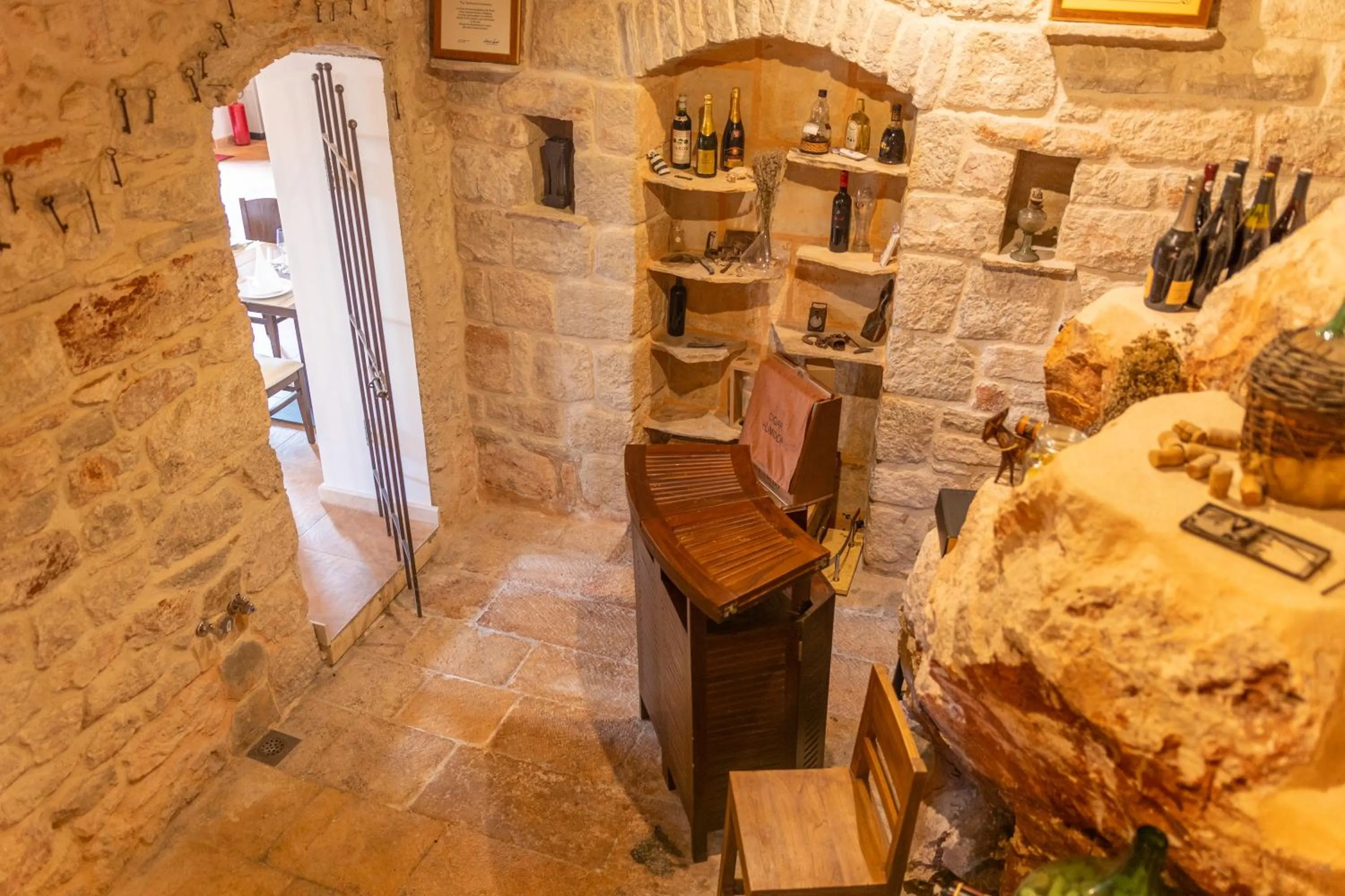 Restaurant/places to eat in B&B Heritage Villa Apolon