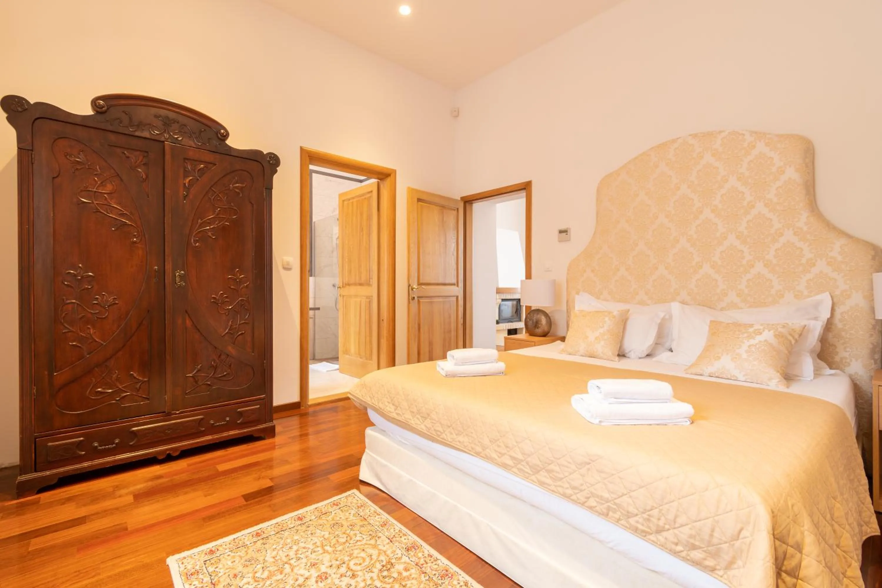 Photo of the whole room, Bed in B&B Heritage Villa Apolon