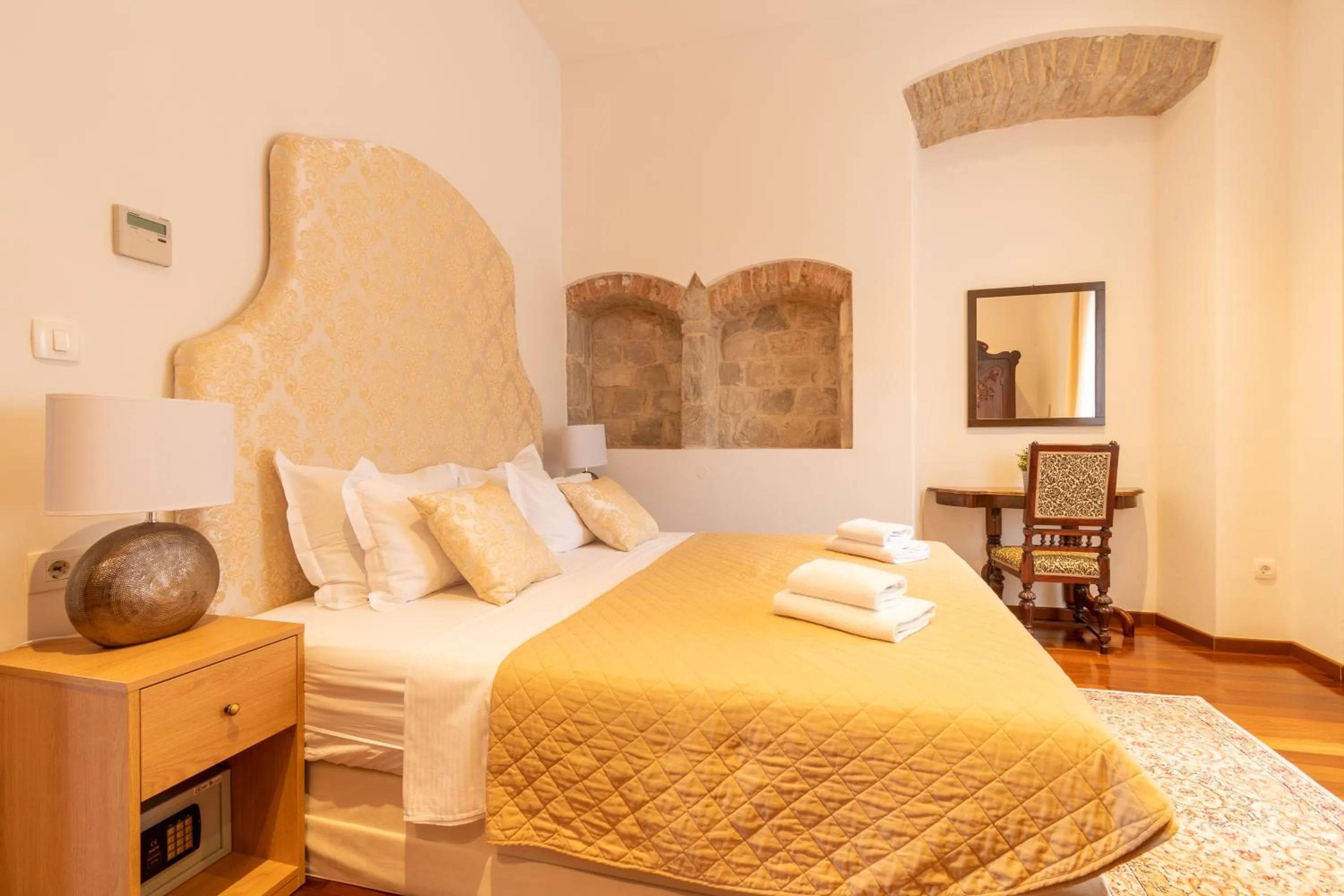 Bedroom, Bed in B&B Heritage Villa Apolon