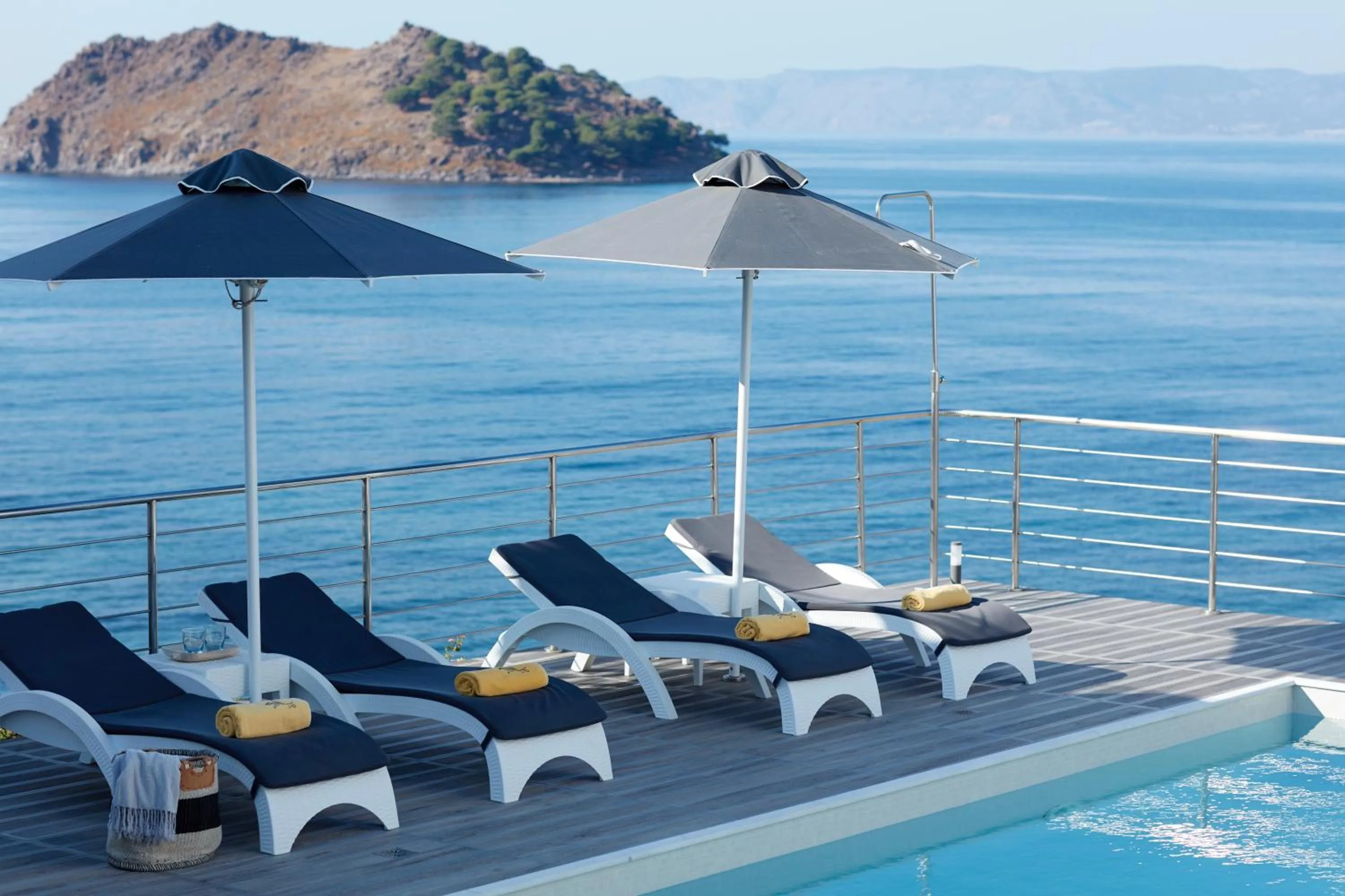 Day in Eleia Seafront Rooms & Villas