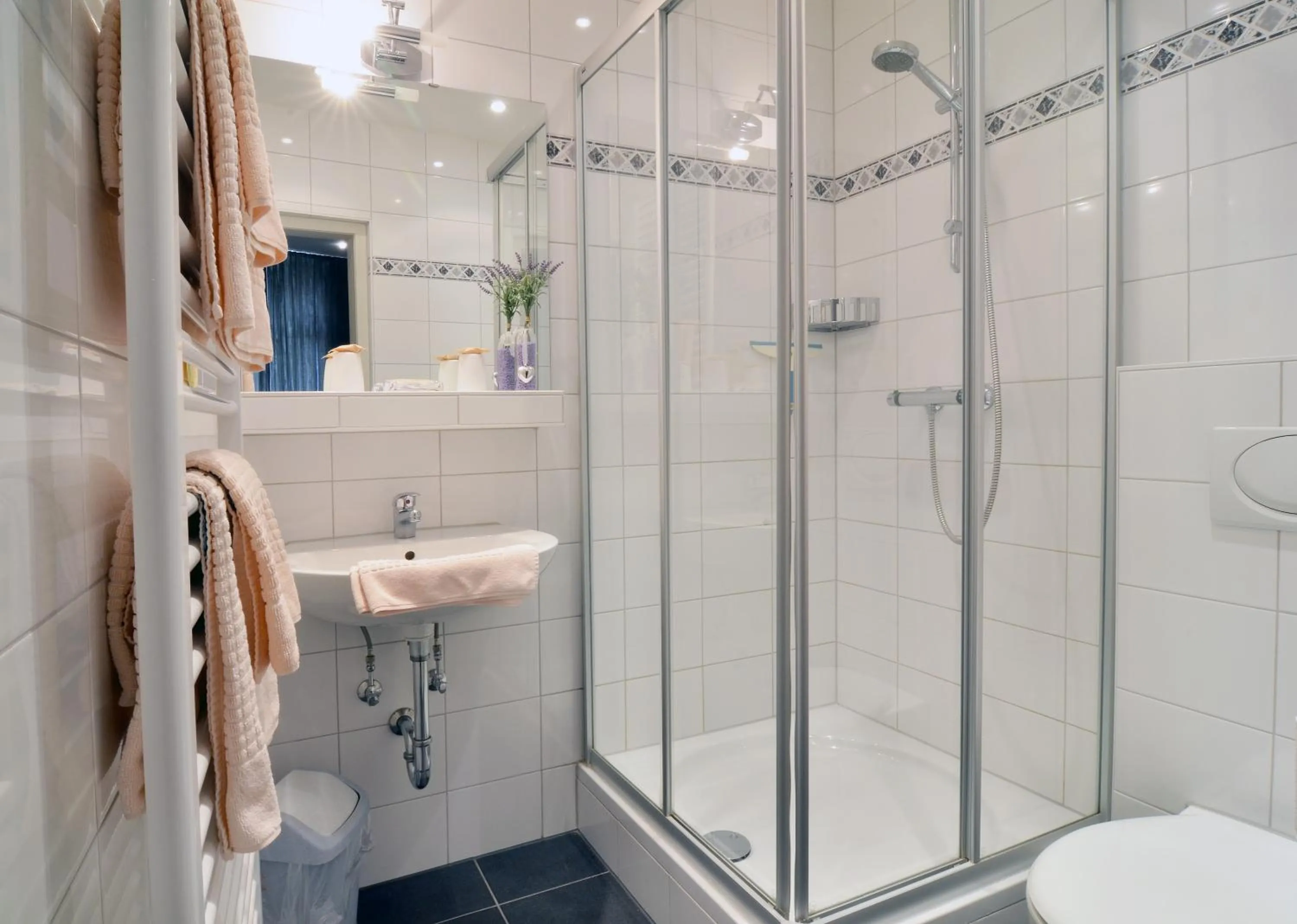 Toilet in Hotel am Bahnhof