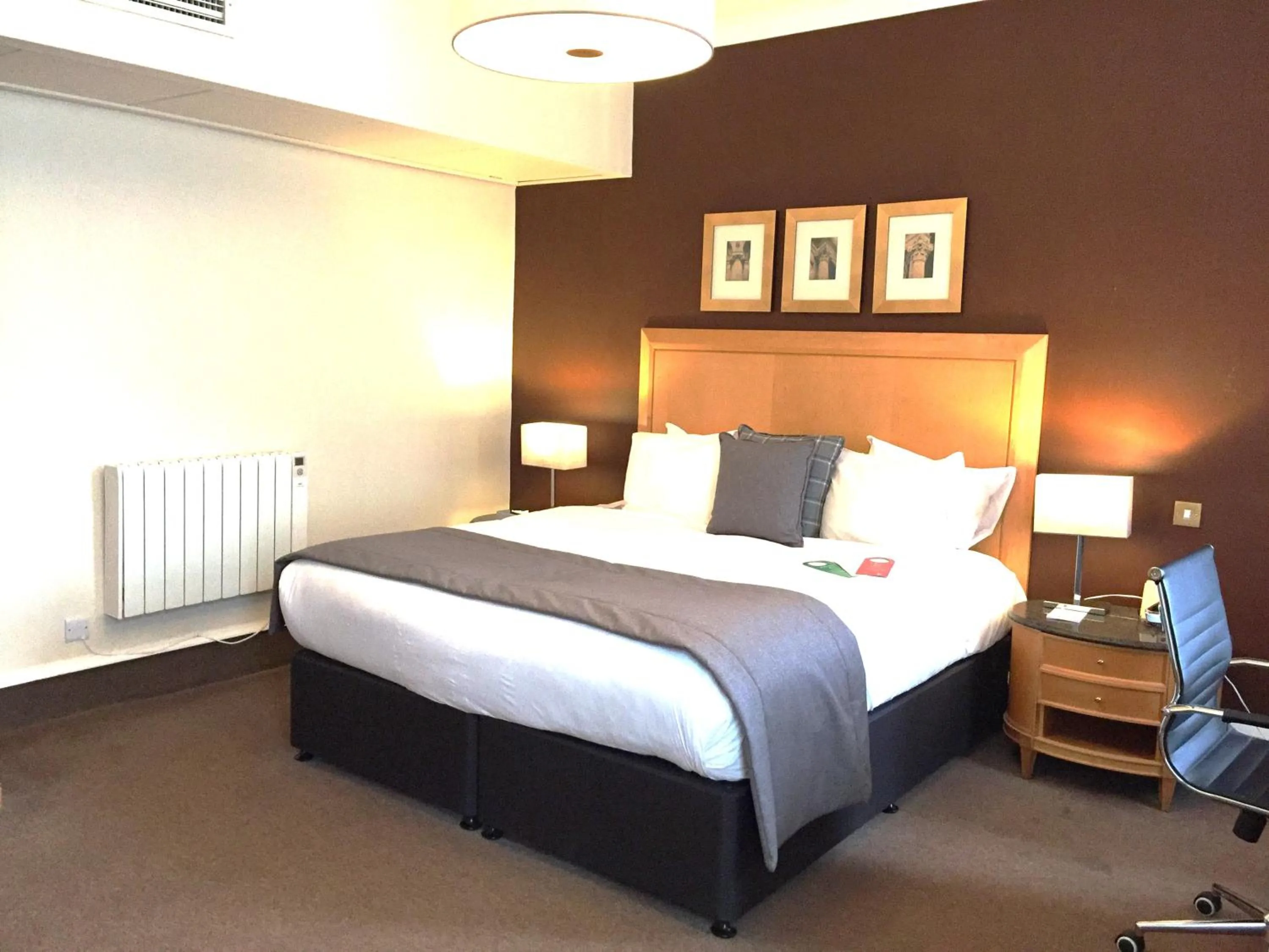 Bed in Millennium Hotel Glasgow