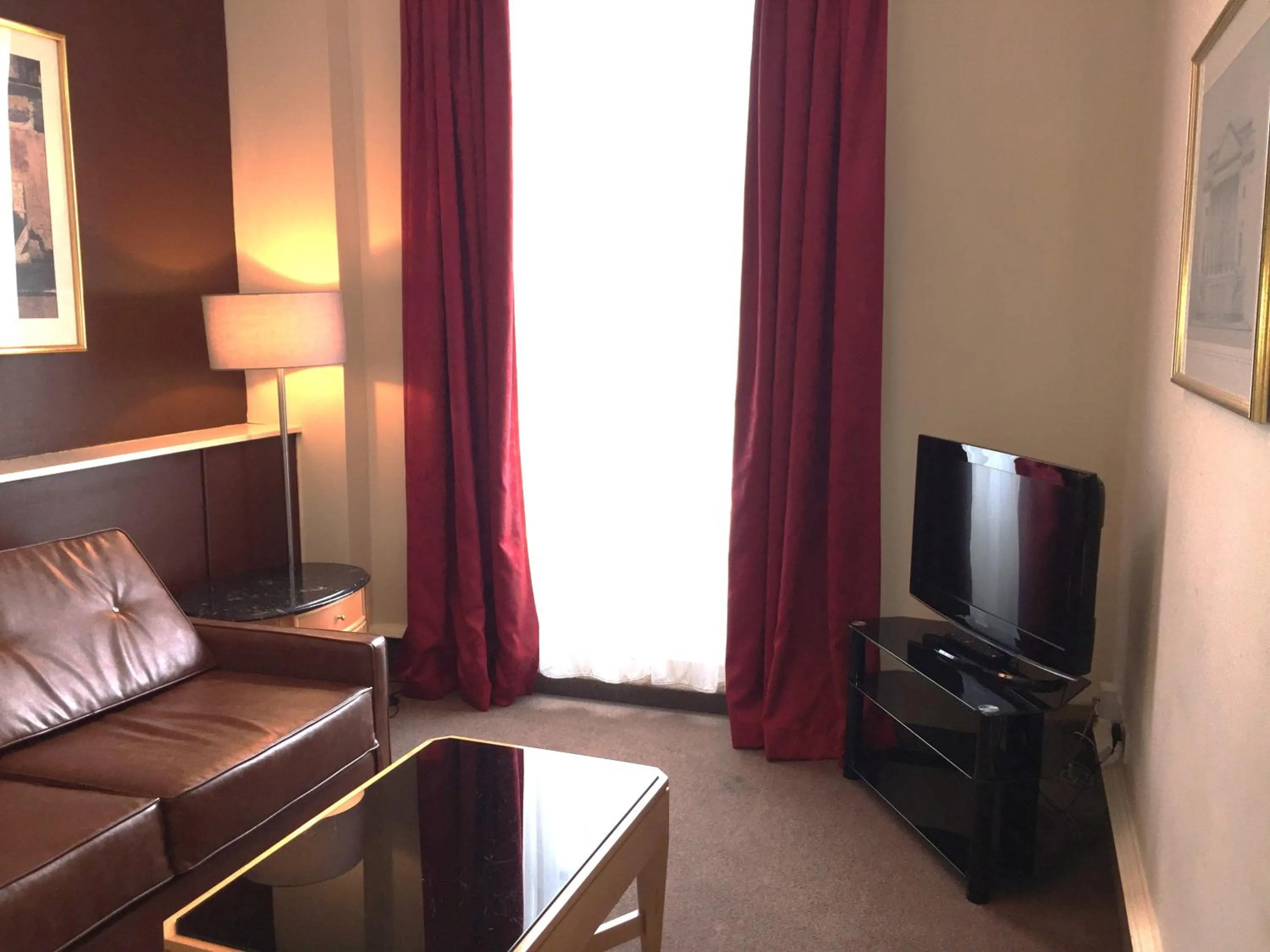 Living room in Millennium Hotel Glasgow