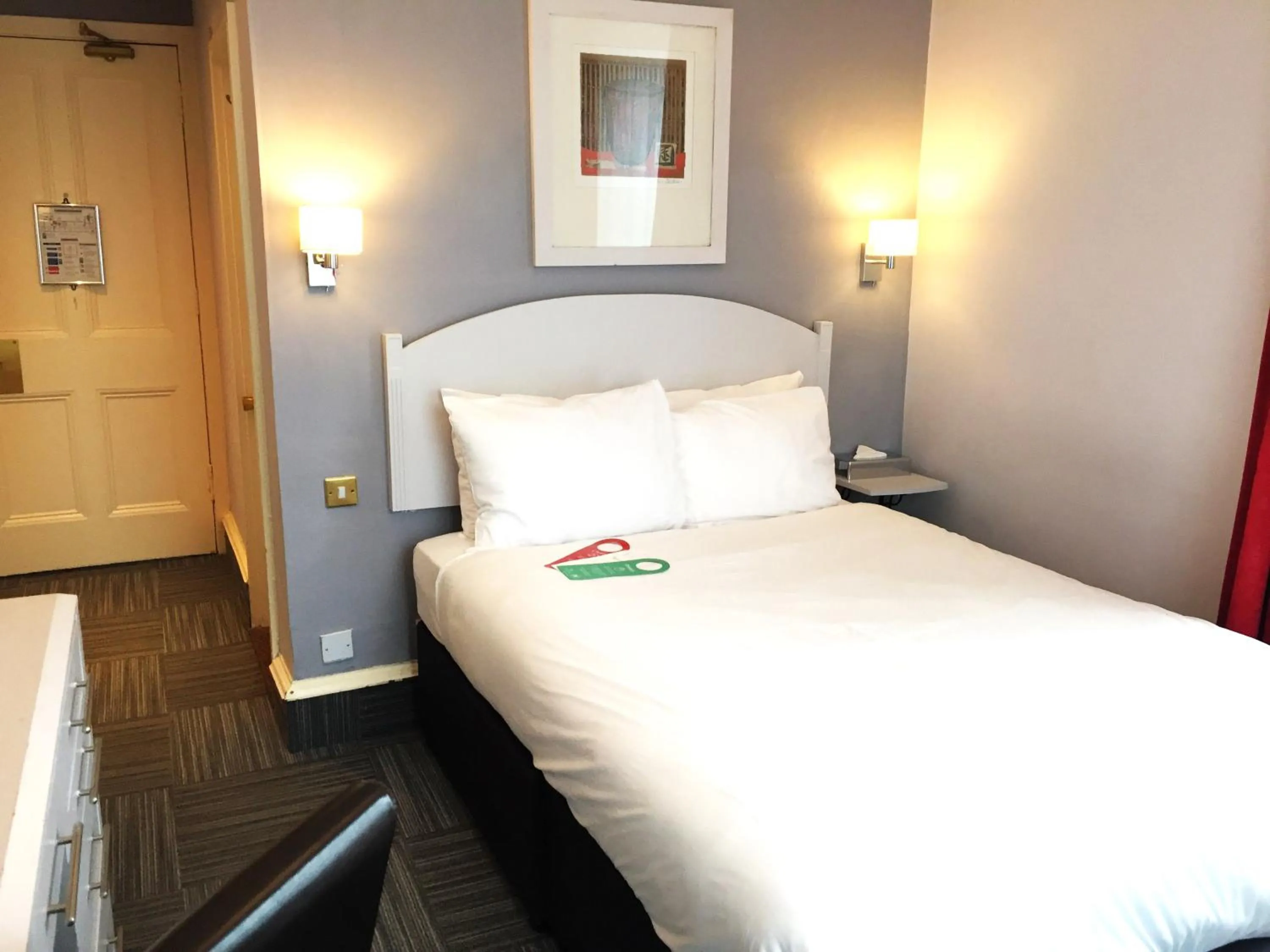 Bed in Millennium Hotel Glasgow