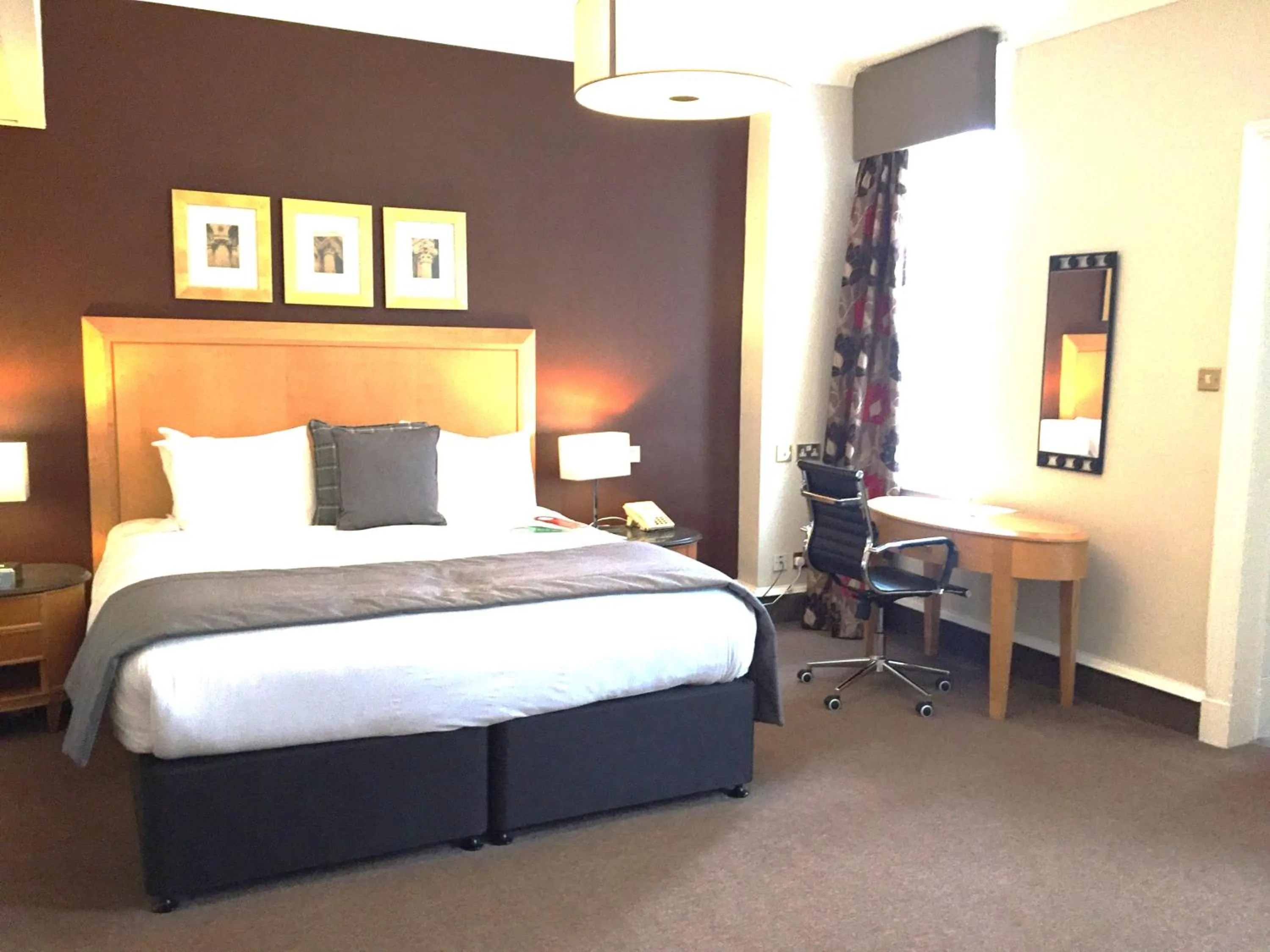 Bed in Millennium Hotel Glasgow