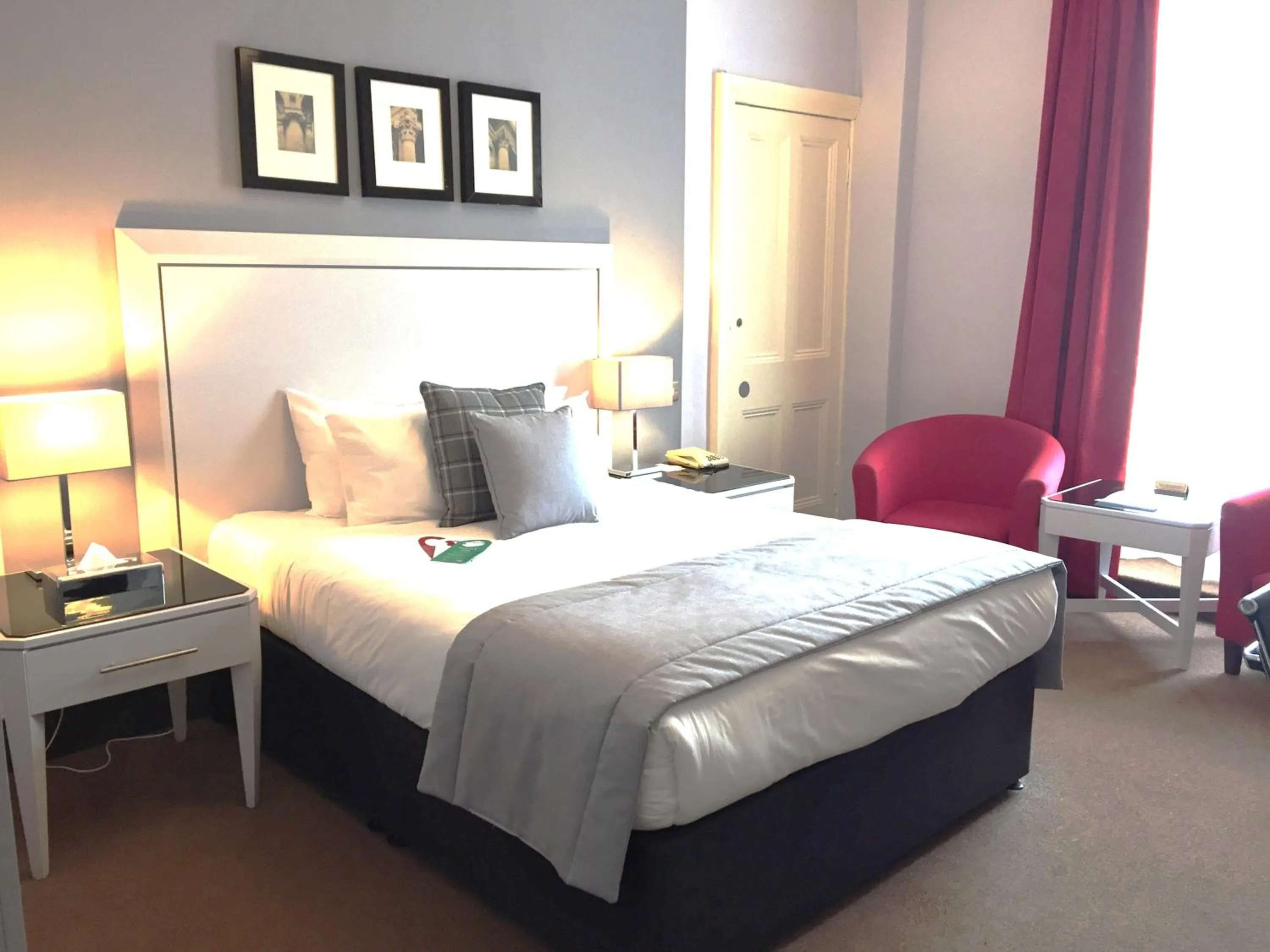 Bed in Millennium Hotel Glasgow