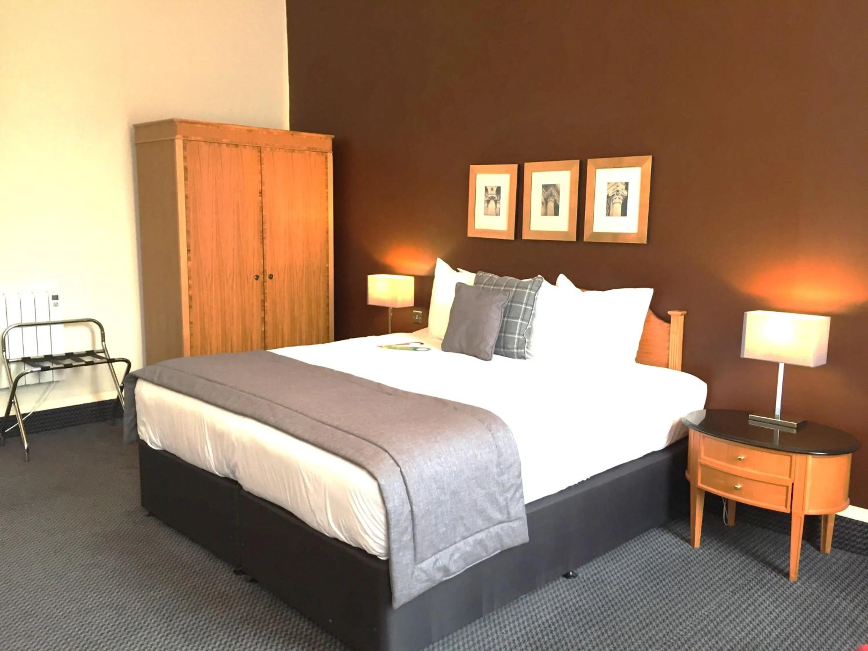 Bed in Millennium Hotel Glasgow