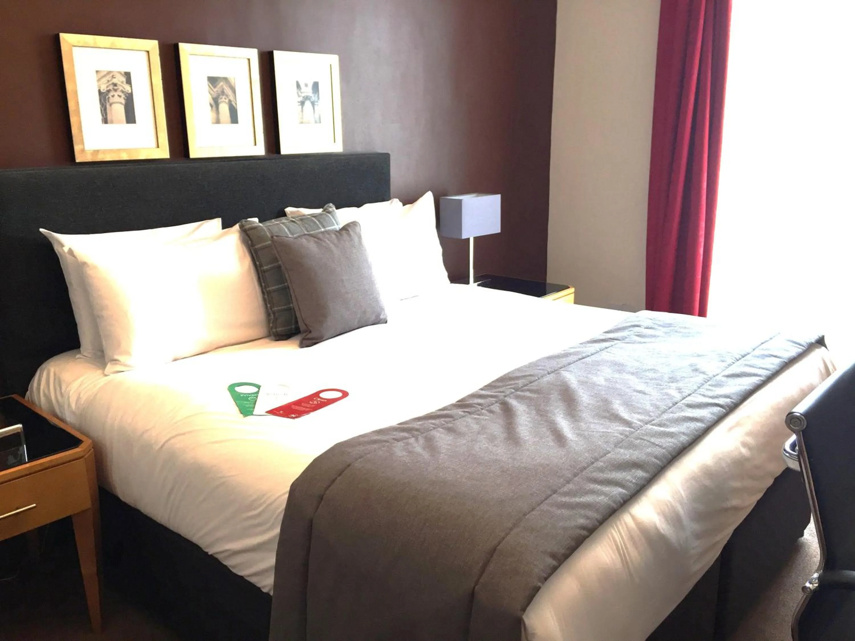 Bed in Millennium Hotel Glasgow