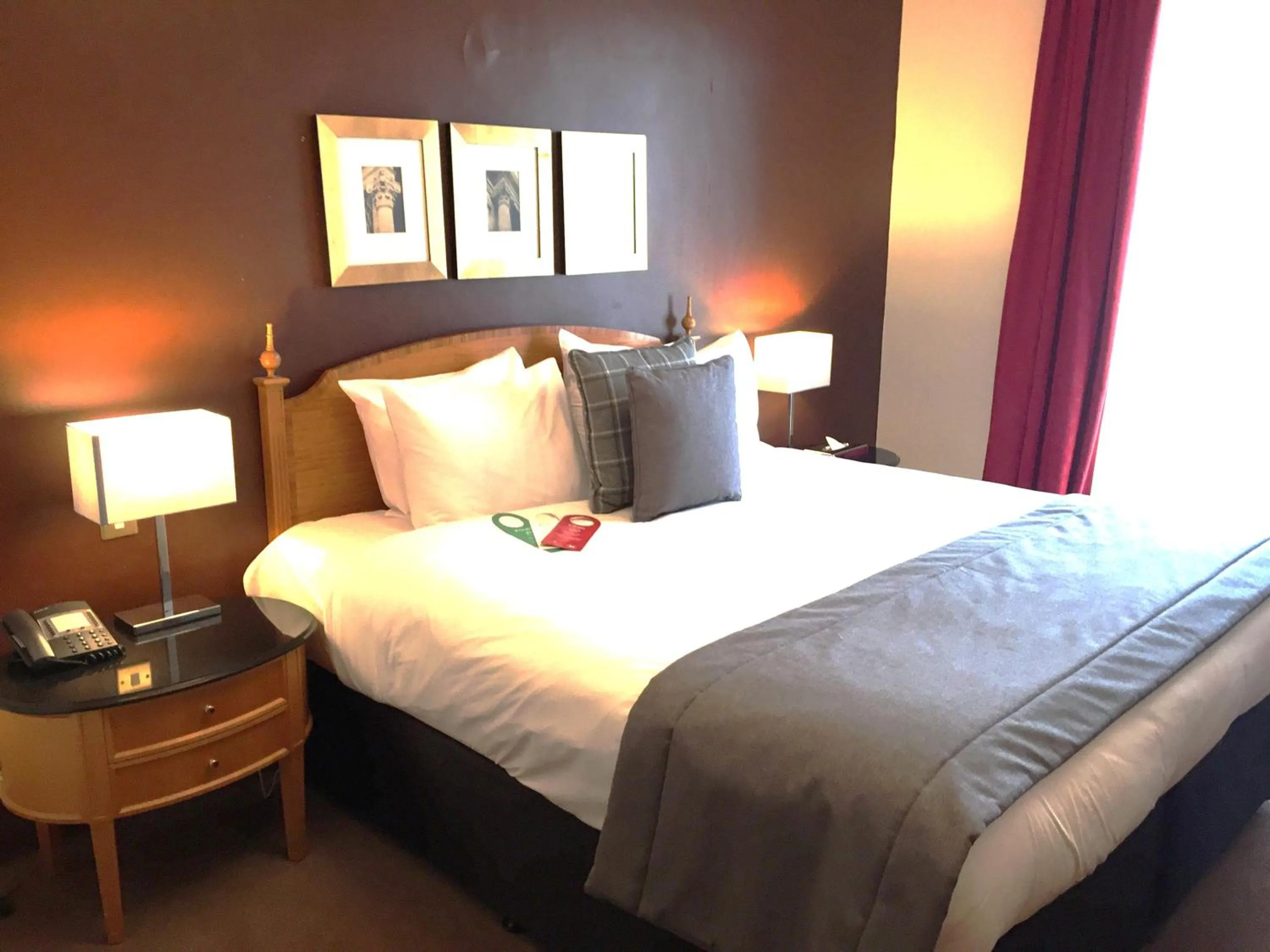 Bed in Millennium Hotel Glasgow