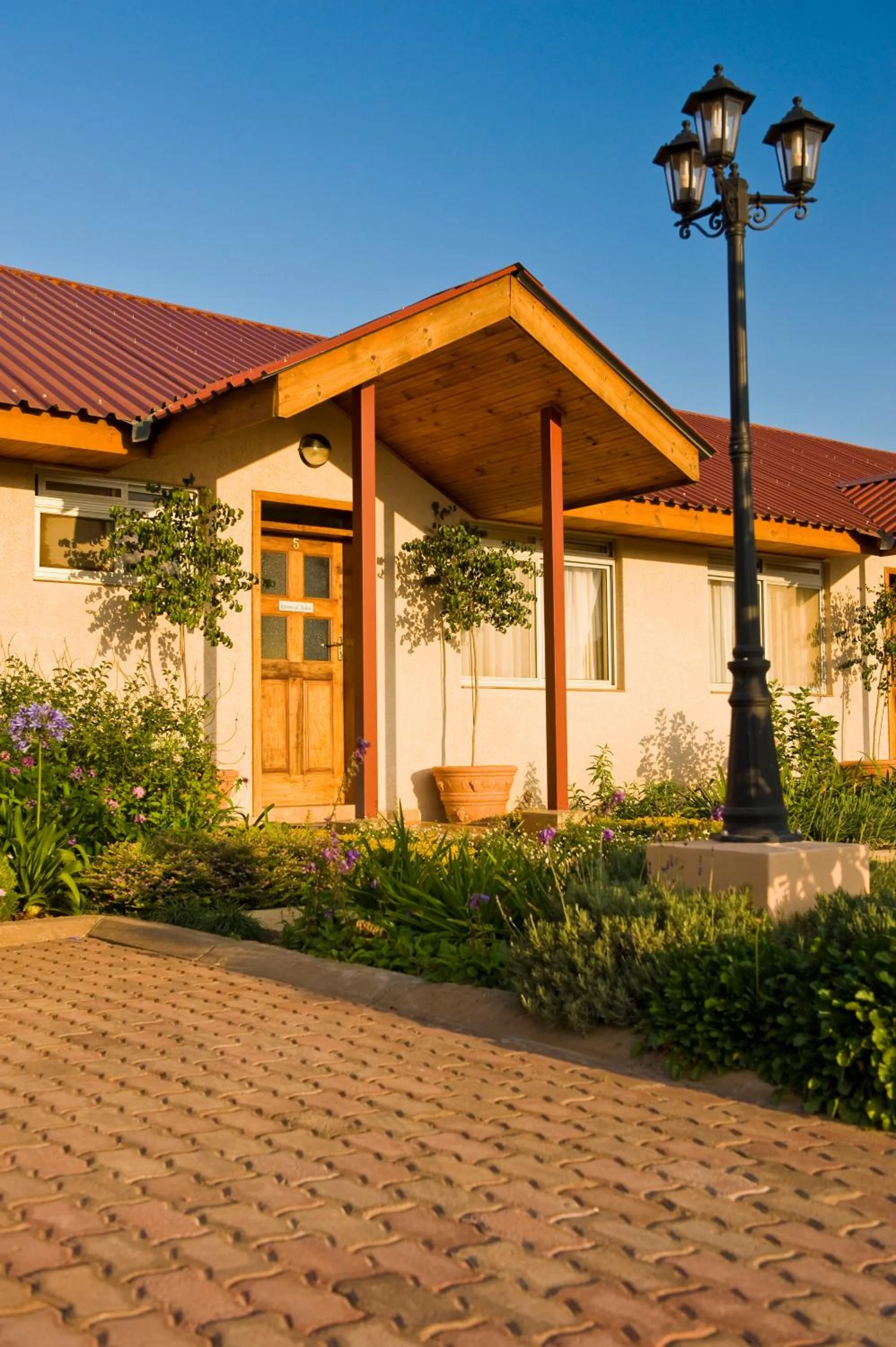 Property building in Shakespeare Court Serviced Apartments