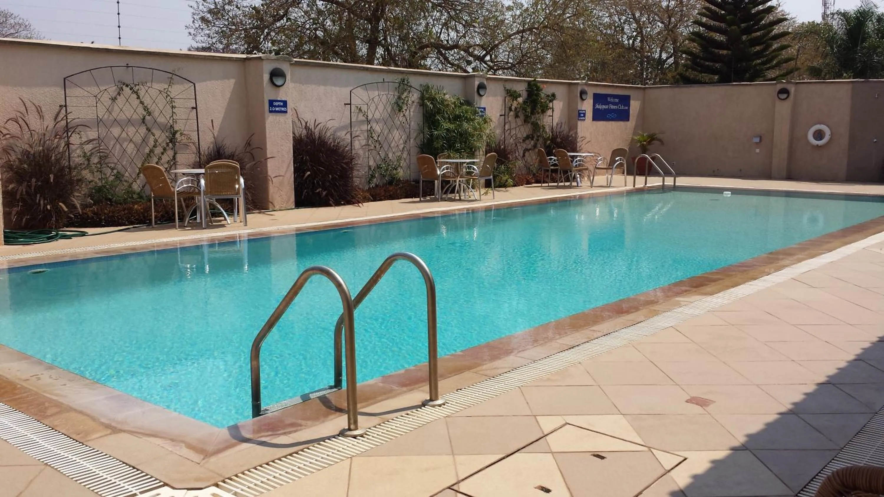 Swimming pool in Shakespeare Court Serviced Apartments