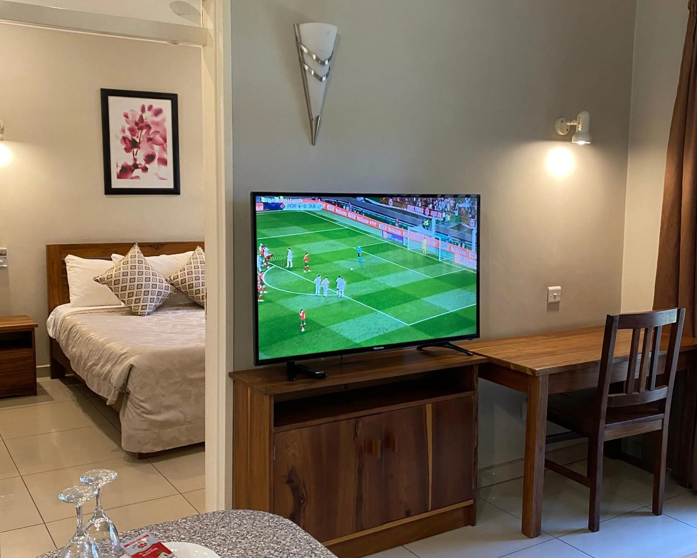 TV and multimedia in Shakespeare Court Serviced Apartments