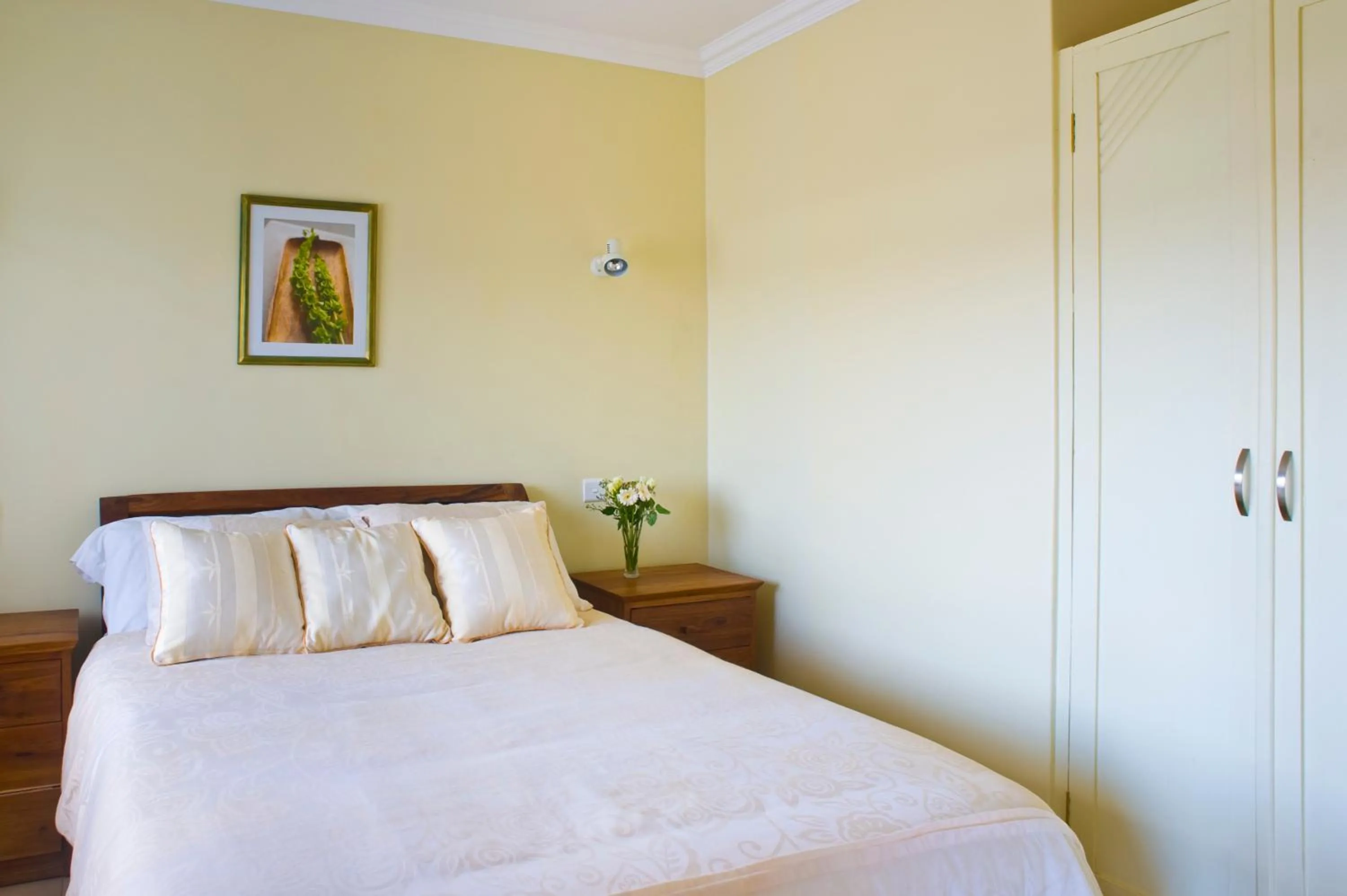 Bed in Shakespeare Court Serviced Apartments