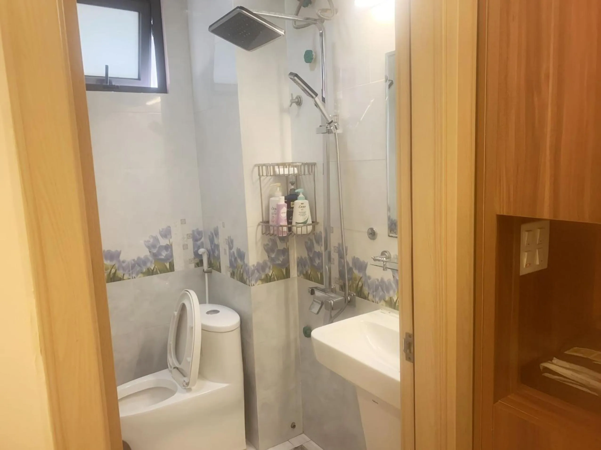 Shower in GRAD Dai Thanh Motel