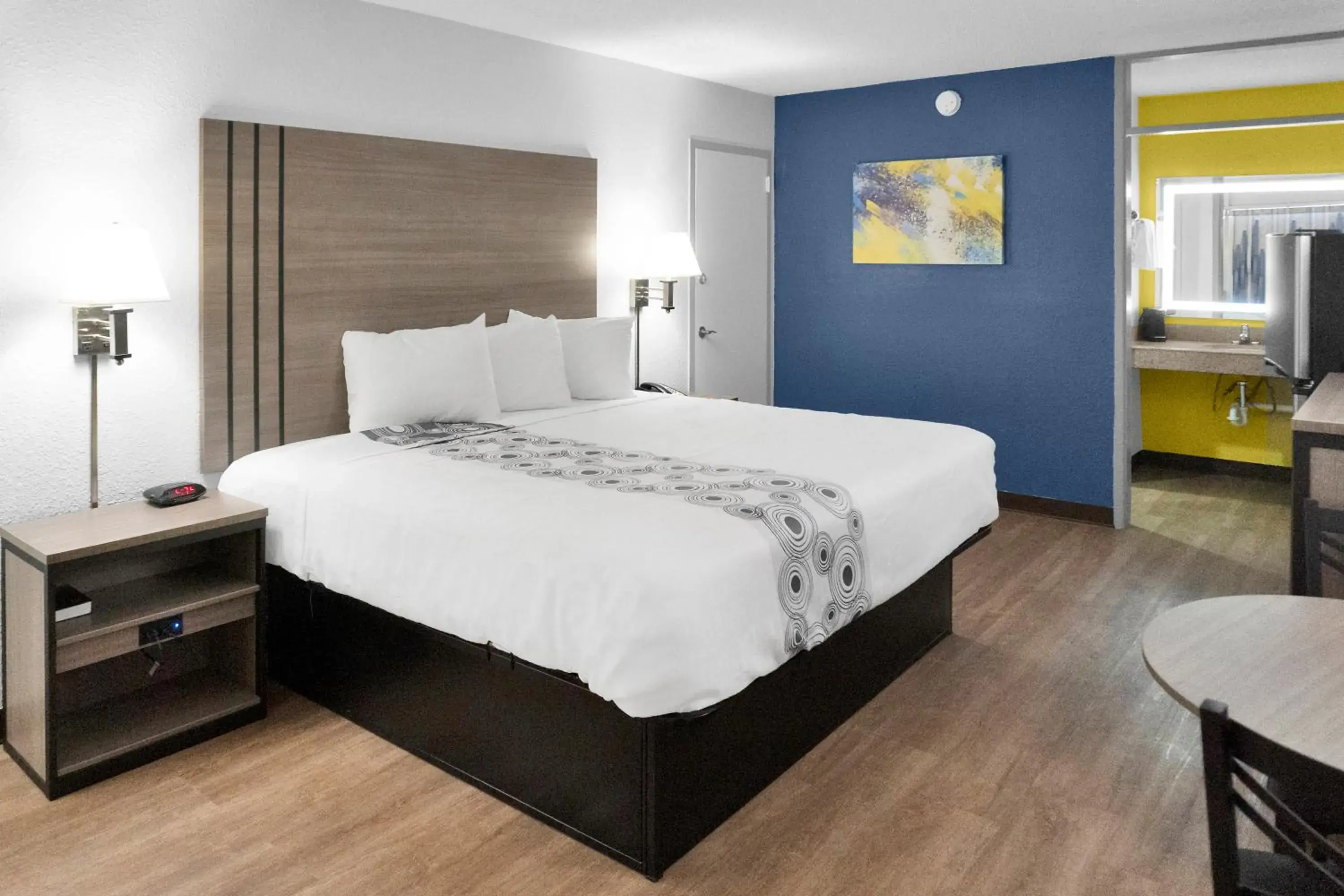 Deluxe King Studio in Hometown Inn + Kitchen Deluxe King Studio in Hometown Inn + Kitchen