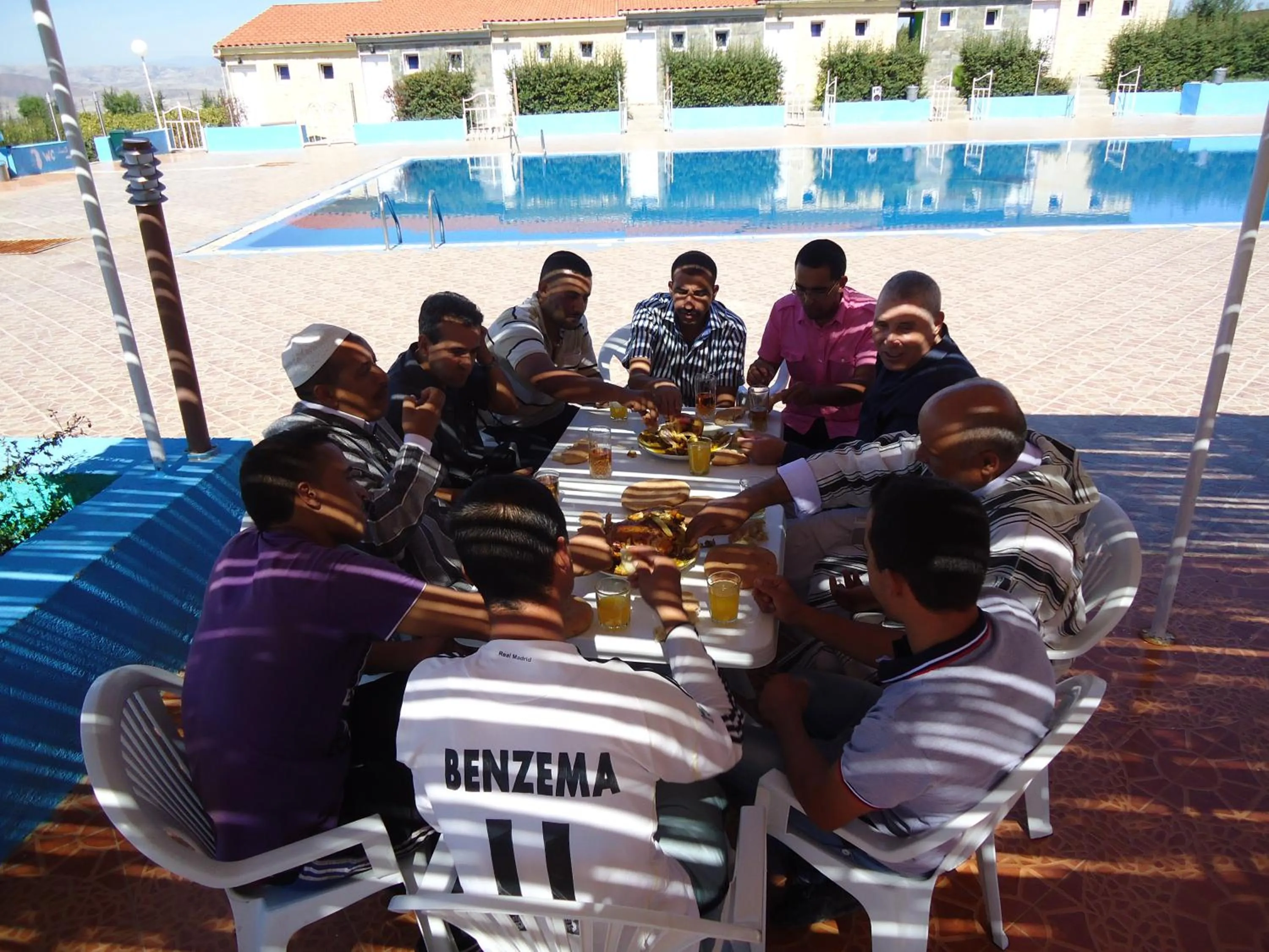 Restaurant/places to eat in Tahla Garden