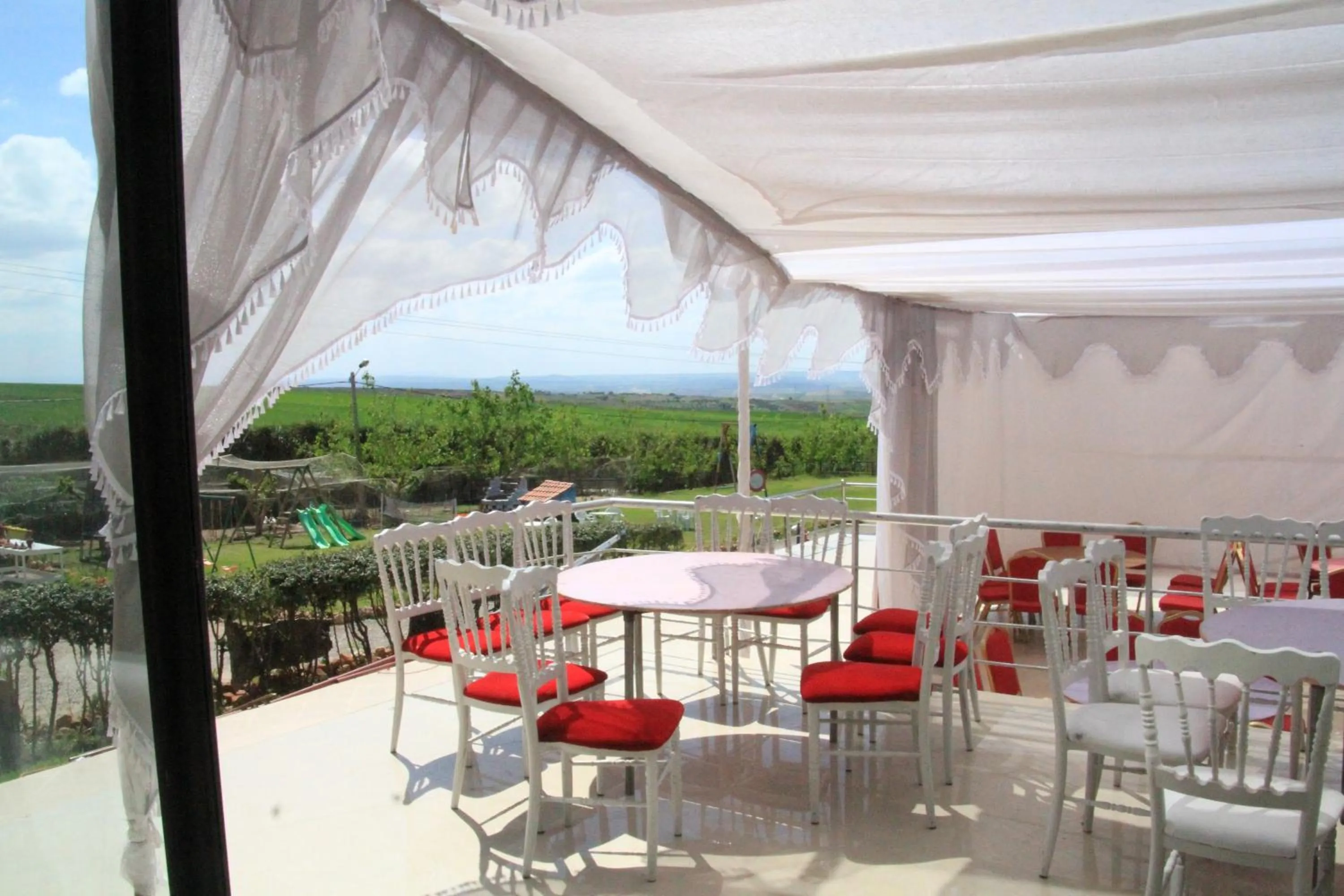 Restaurant/places to eat in Tahla Garden