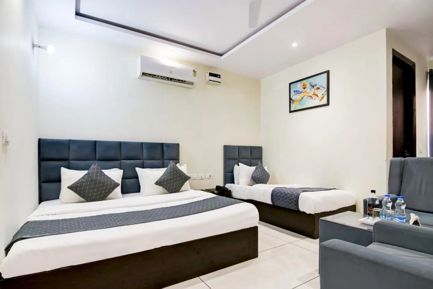 Bed in Hotel De Hocks Deluxe - New Delhi Railway Station