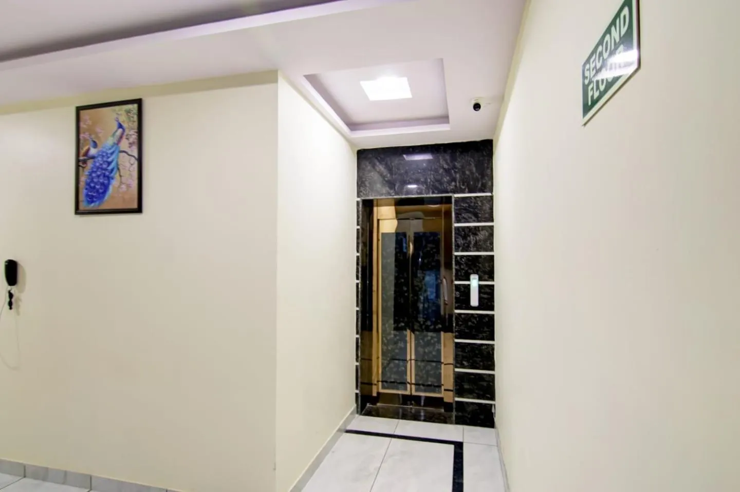 Hotel De Hocks Deluxe - New Delhi Railway Station