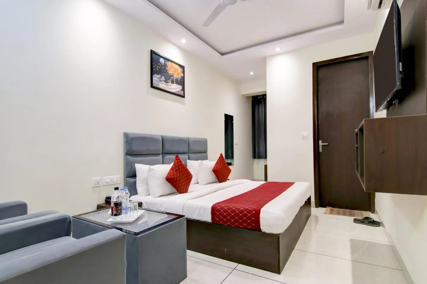 Bed in Hotel De Hocks Deluxe - New Delhi Railway Station