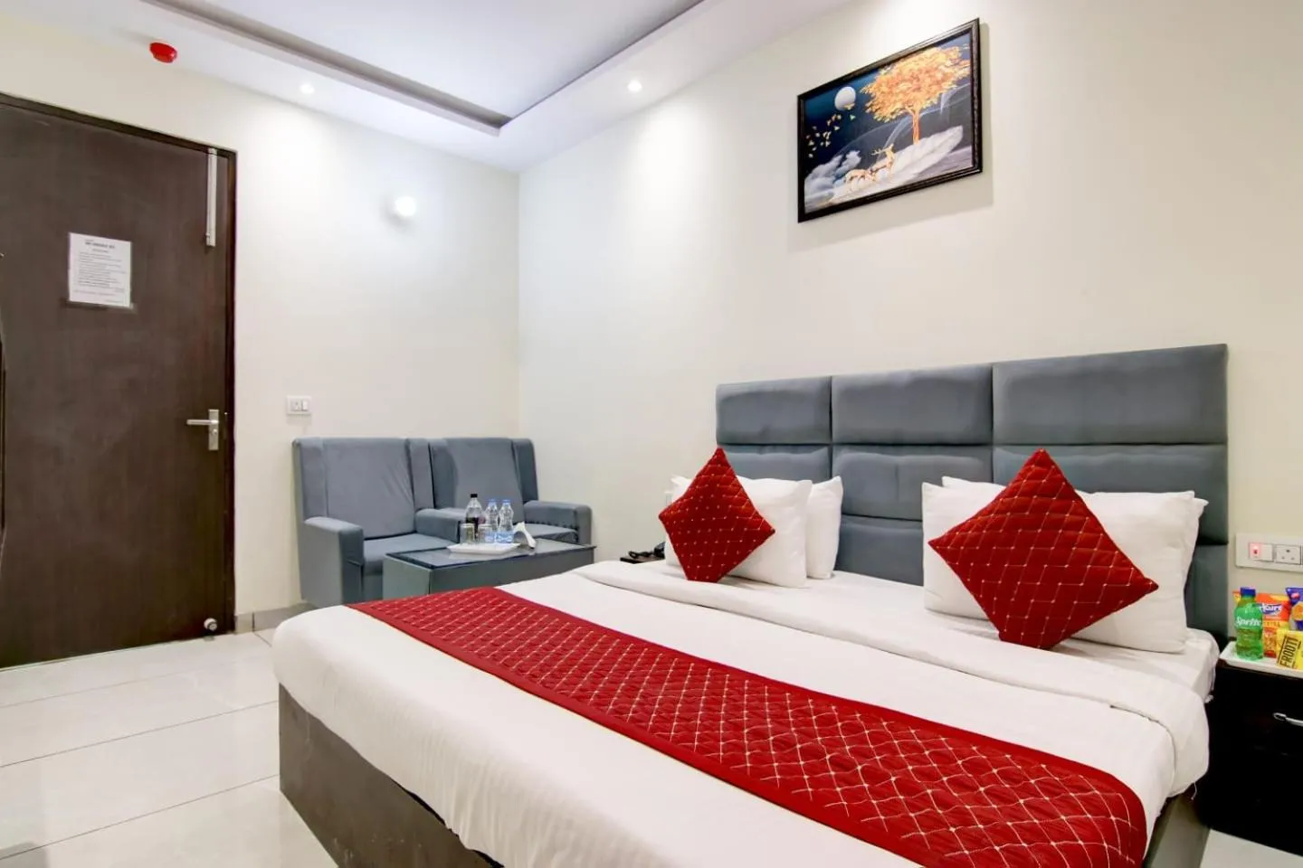 Bed in Hotel De Hocks Deluxe - New Delhi Railway Station