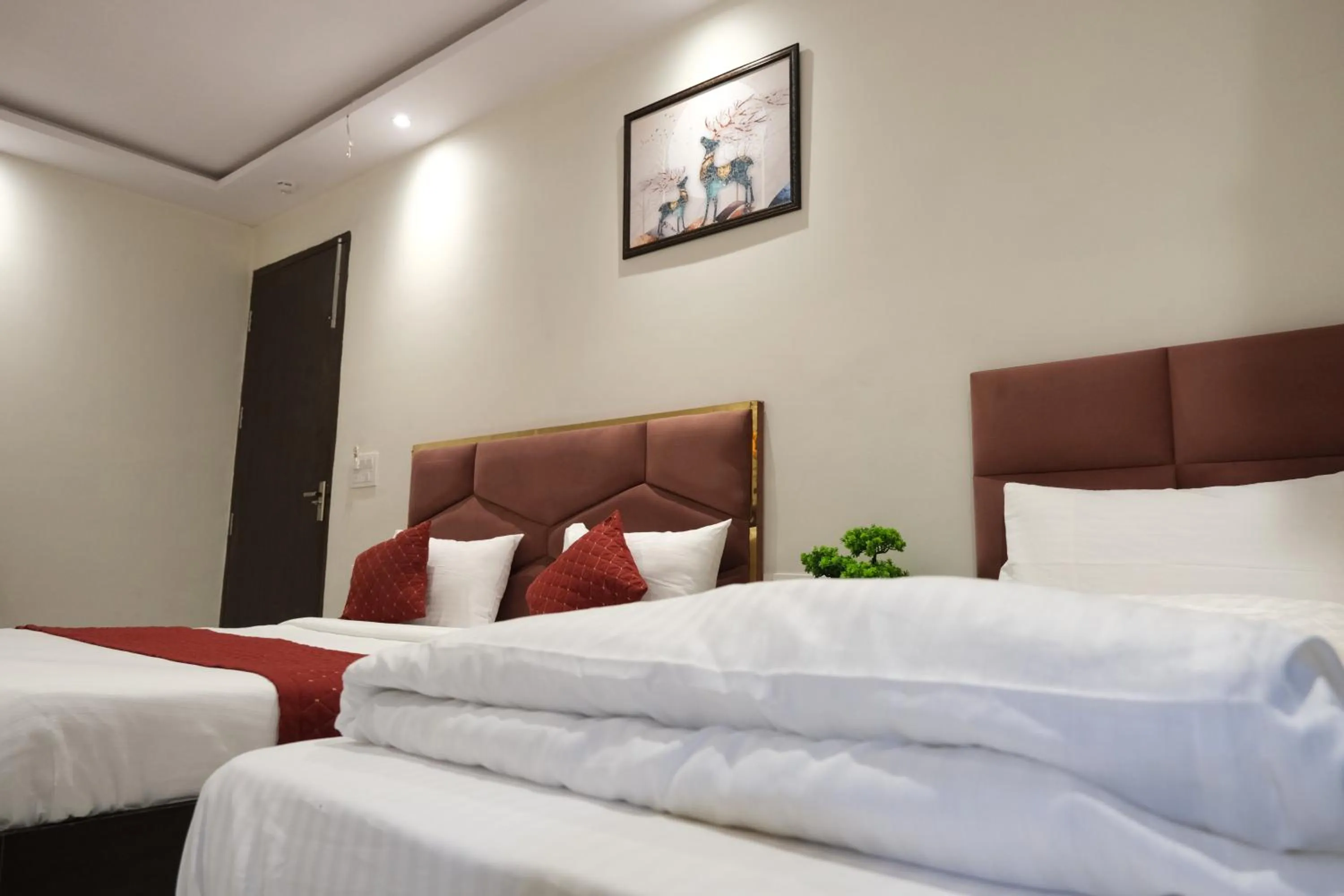 Bed in Hotel De Hocks Deluxe - New Delhi Railway Station